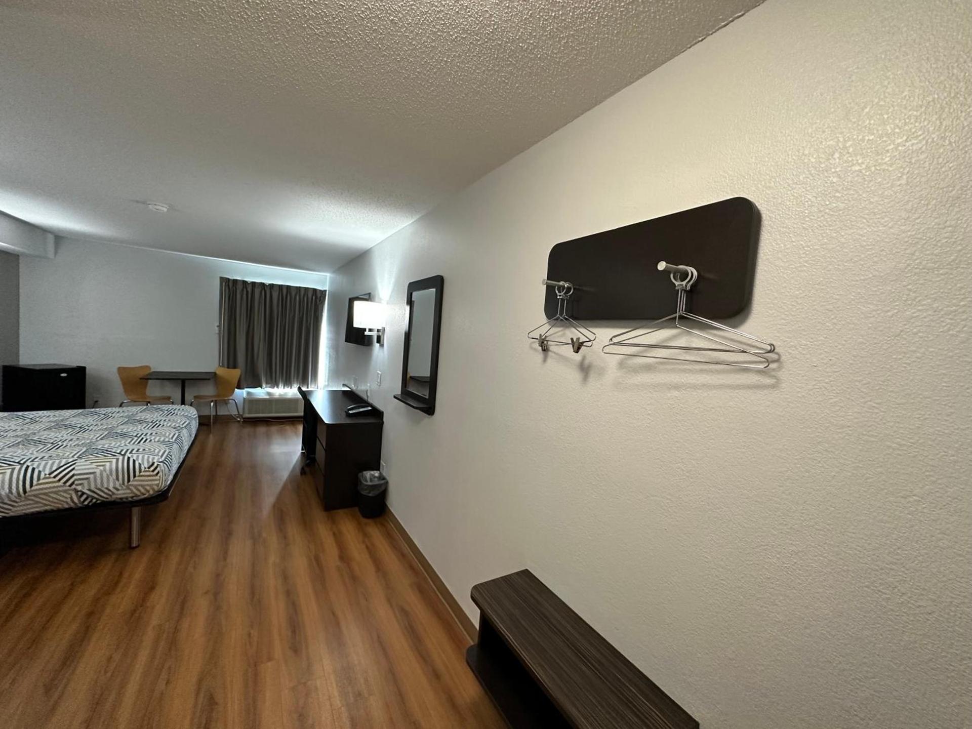 Motel 6-Greensboro, NC - Airport photo 59