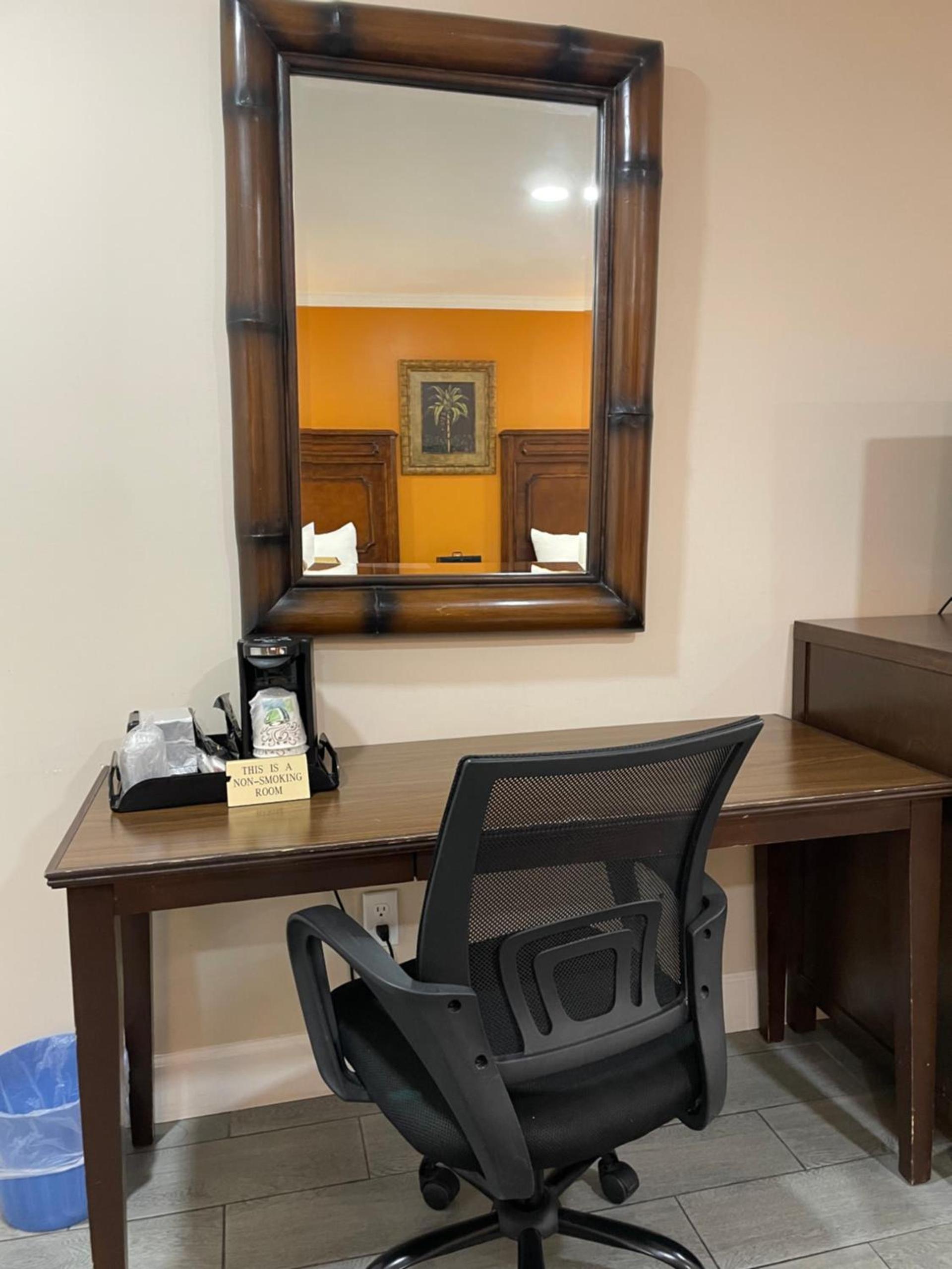 Howard Johnson by Wyndham Ridgecrest, CA photo 46