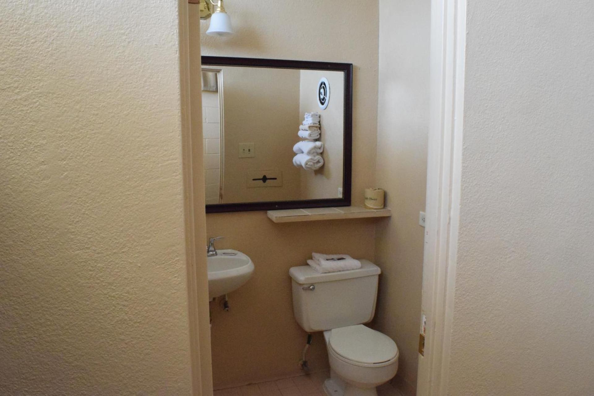 Imperial Motel photo 10