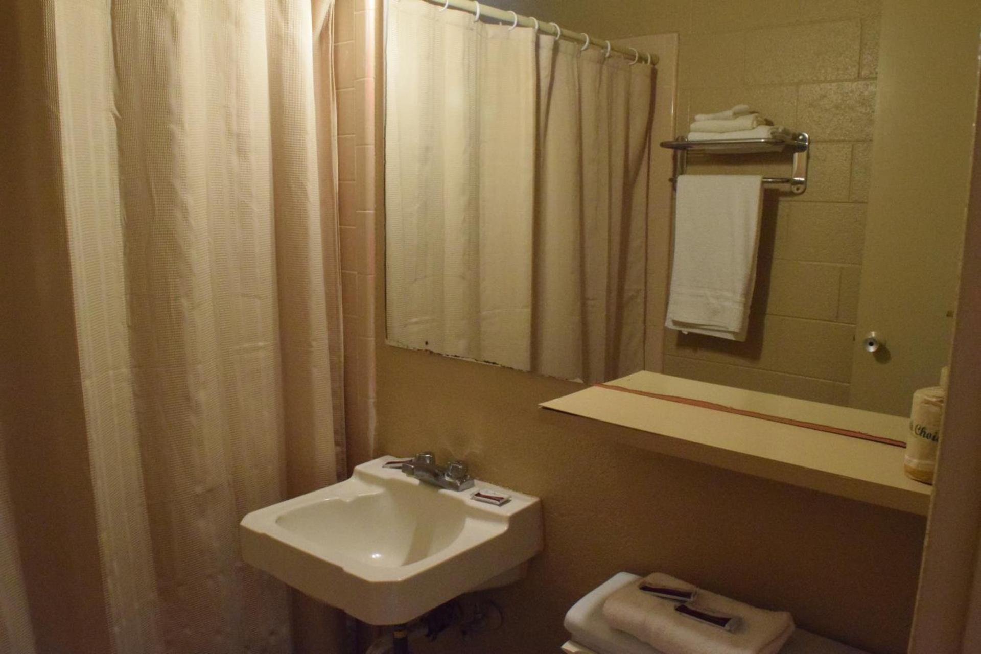 Imperial Motel photo 8