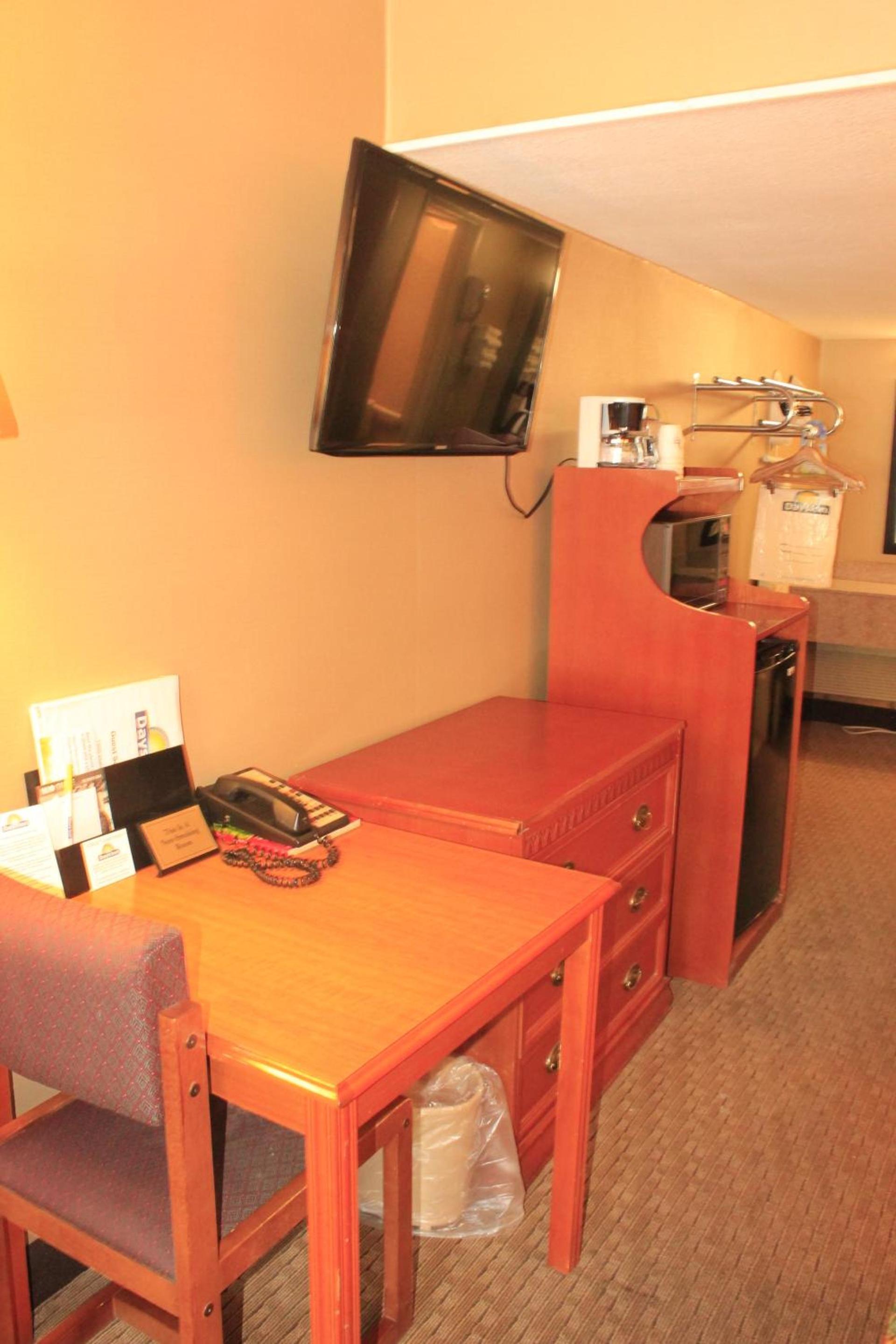 Days Inn by Wyndham Elko photo 28
