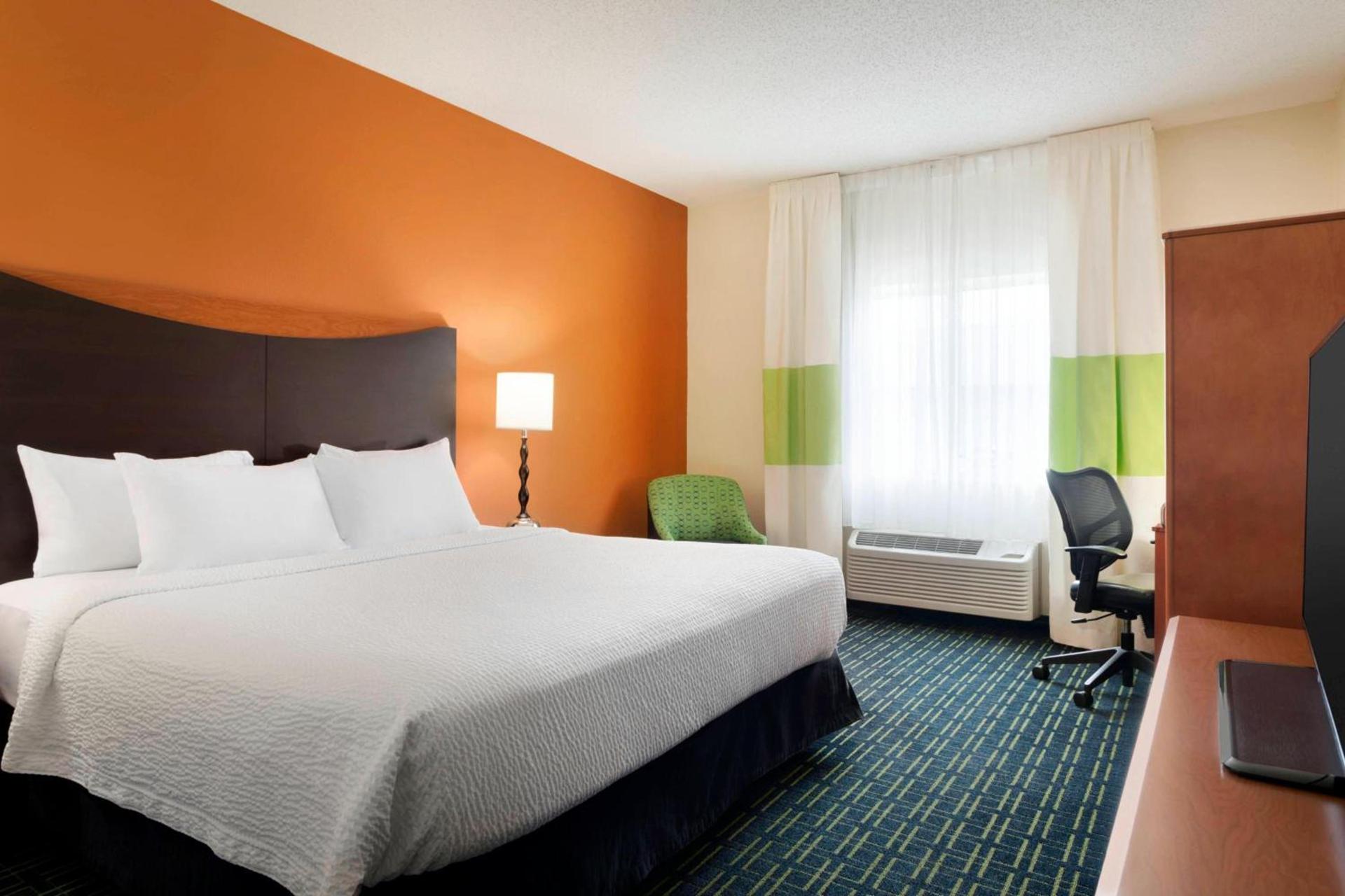 Fairfield Inn & Suites by Marriott Champaign photo 8