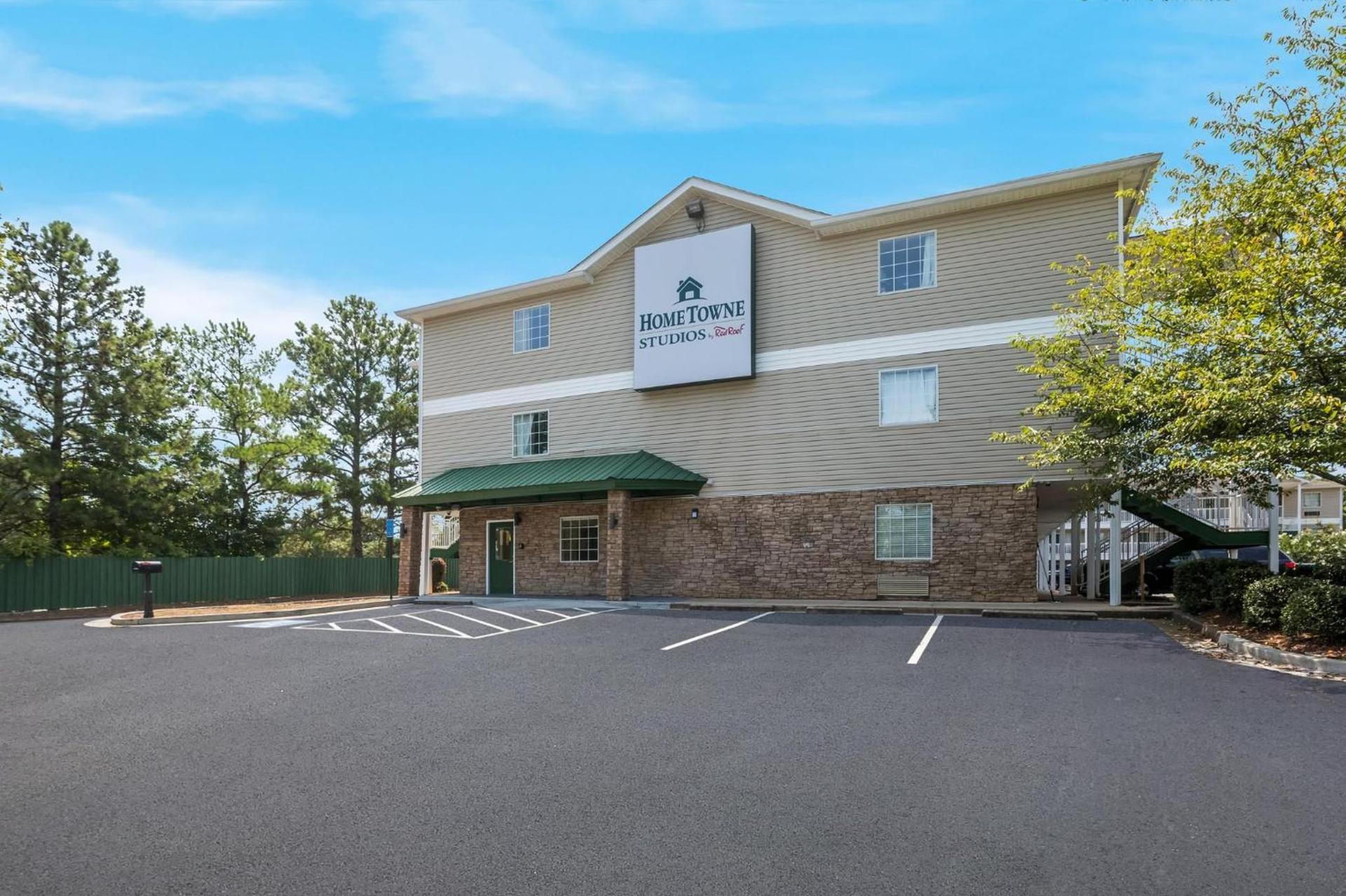 HomeTowne Studios by Red Roof Covington, GA photo 4