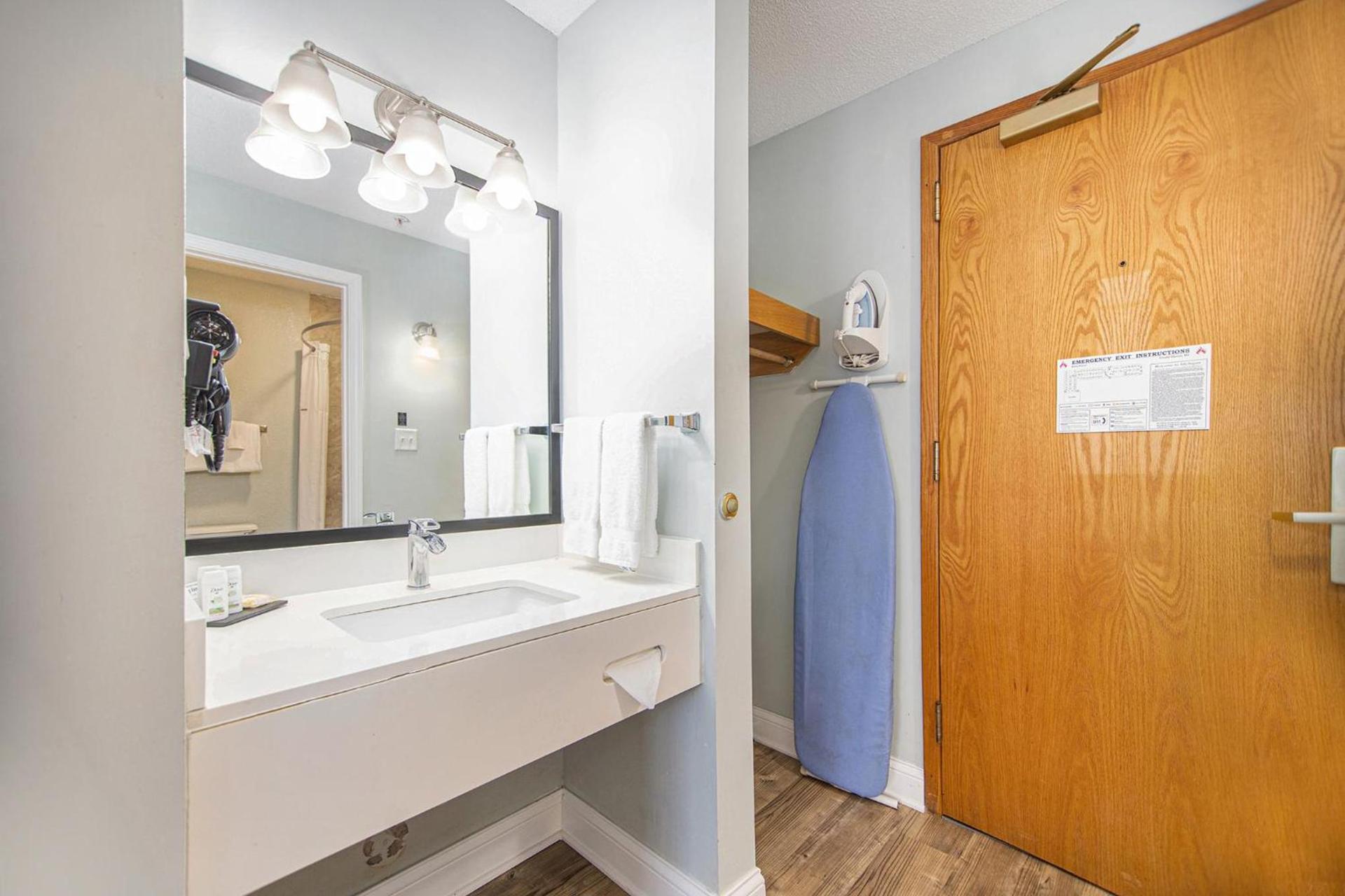 Baymont by Wyndham Grand Haven photo 30