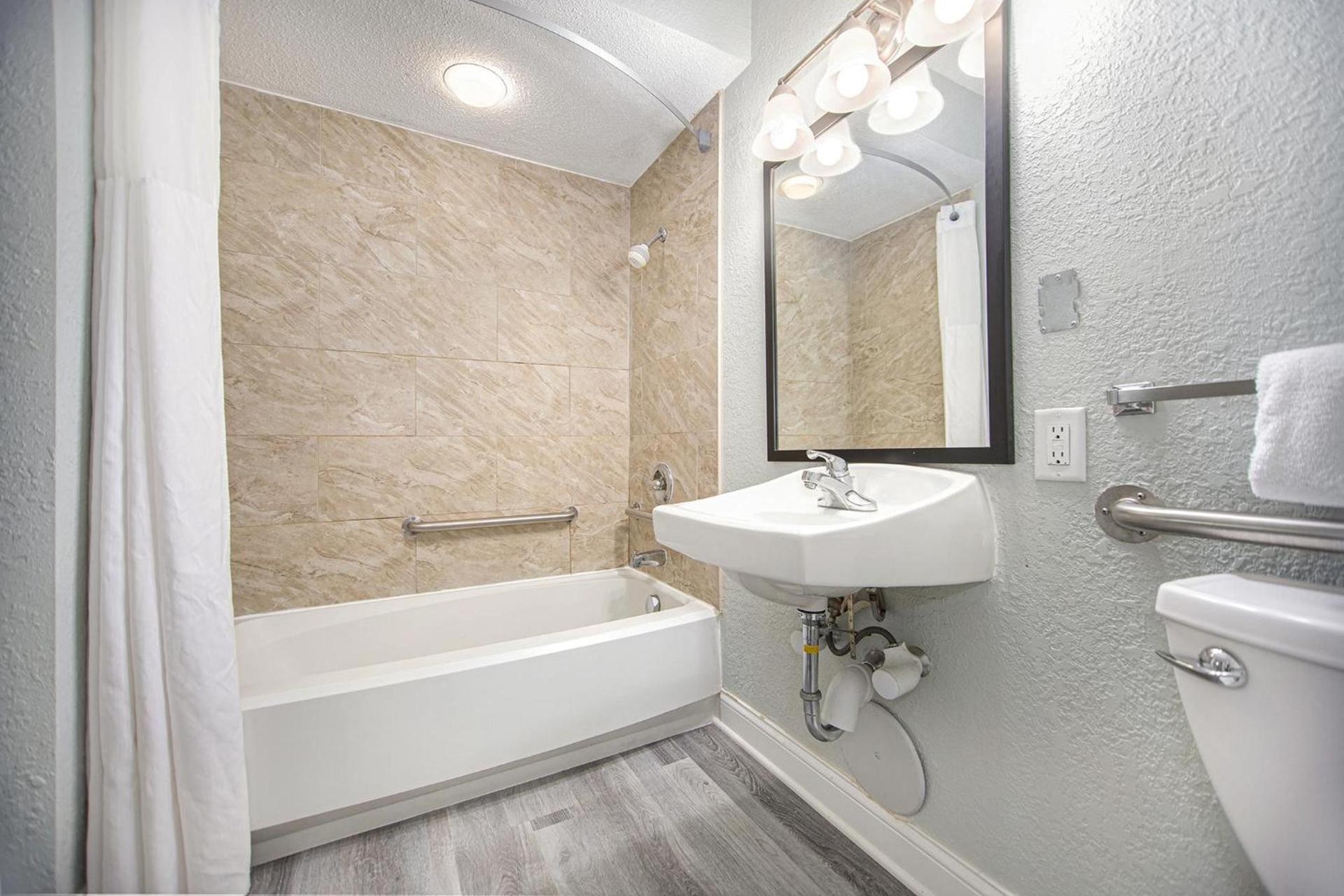 Baymont by Wyndham Grand Haven photo 35