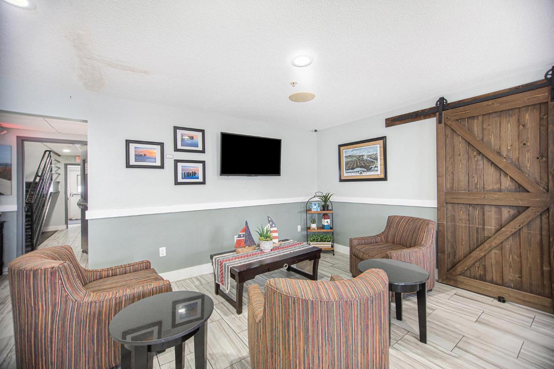 Baymont by Wyndham Grand Haven photo 15