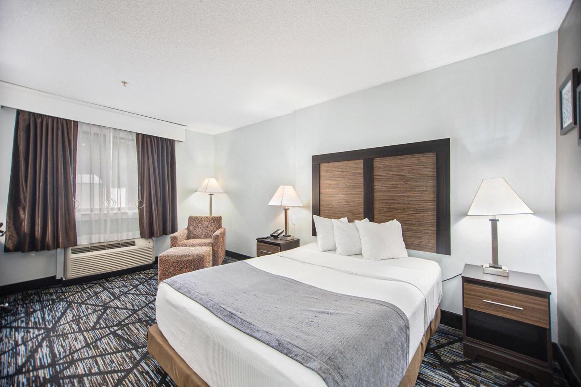 Baymont by Wyndham Grand Haven photo 51