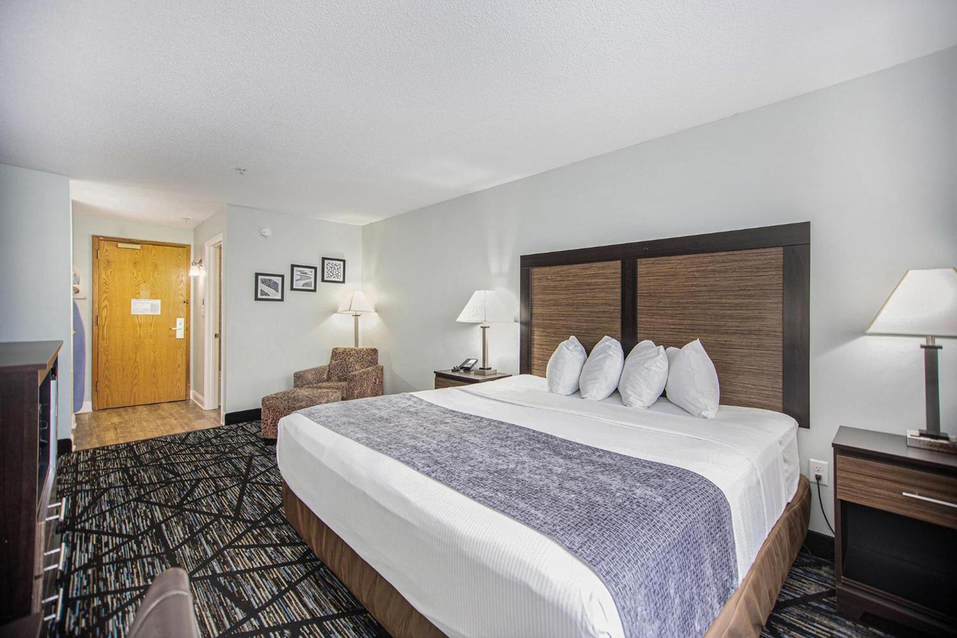 Baymont by Wyndham Grand Haven photo 49