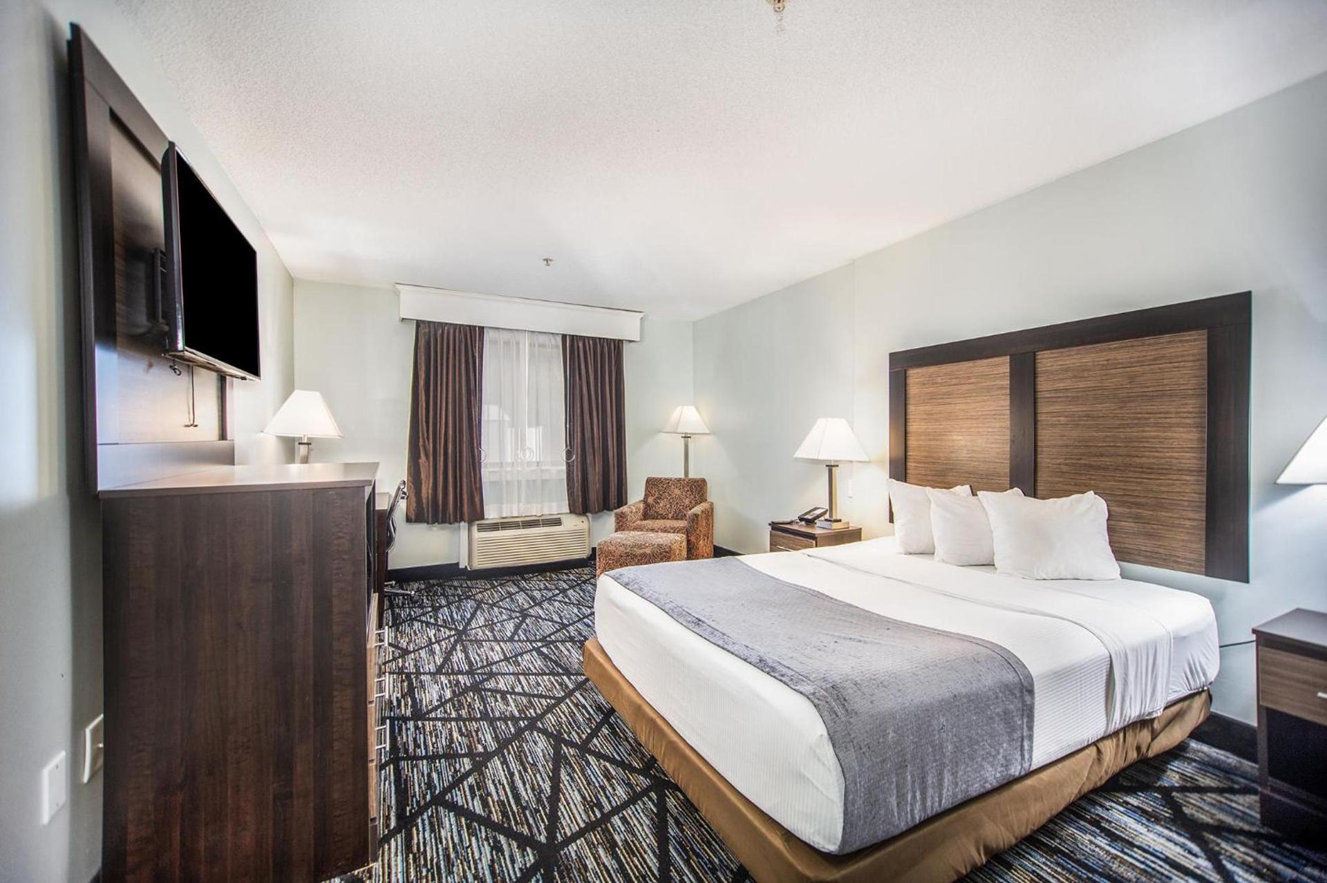 Baymont by Wyndham Grand Haven photo 47