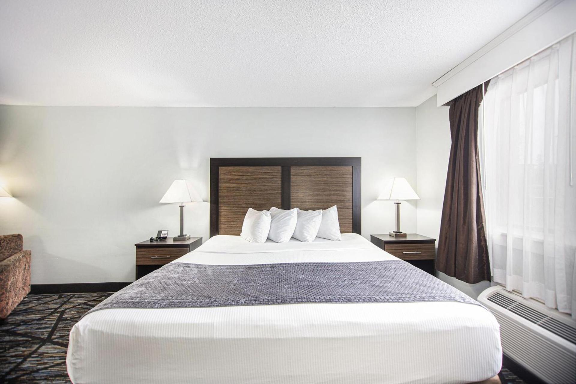 Baymont by Wyndham Grand Haven photo 48