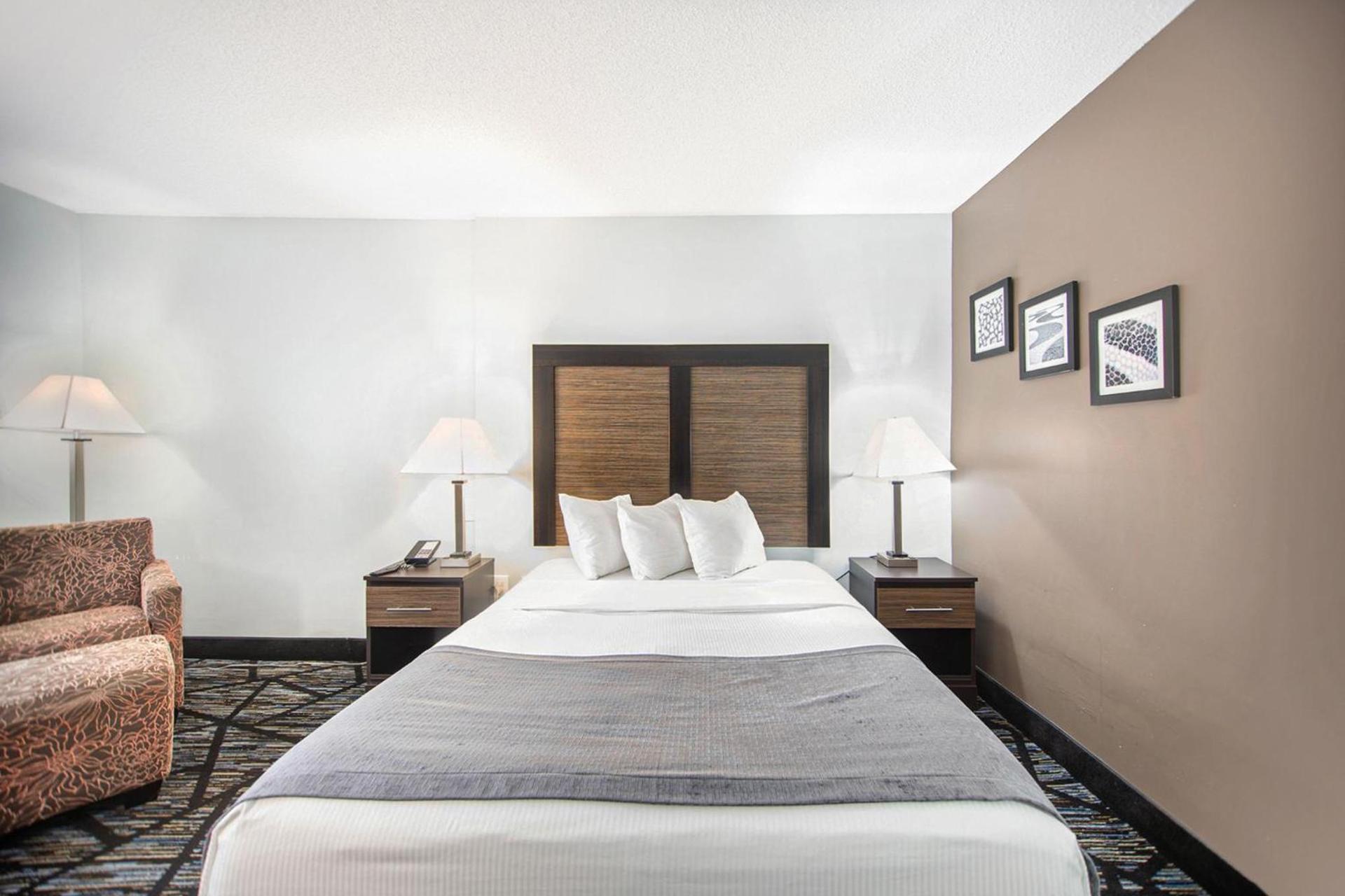 Baymont by Wyndham Grand Haven photo 46