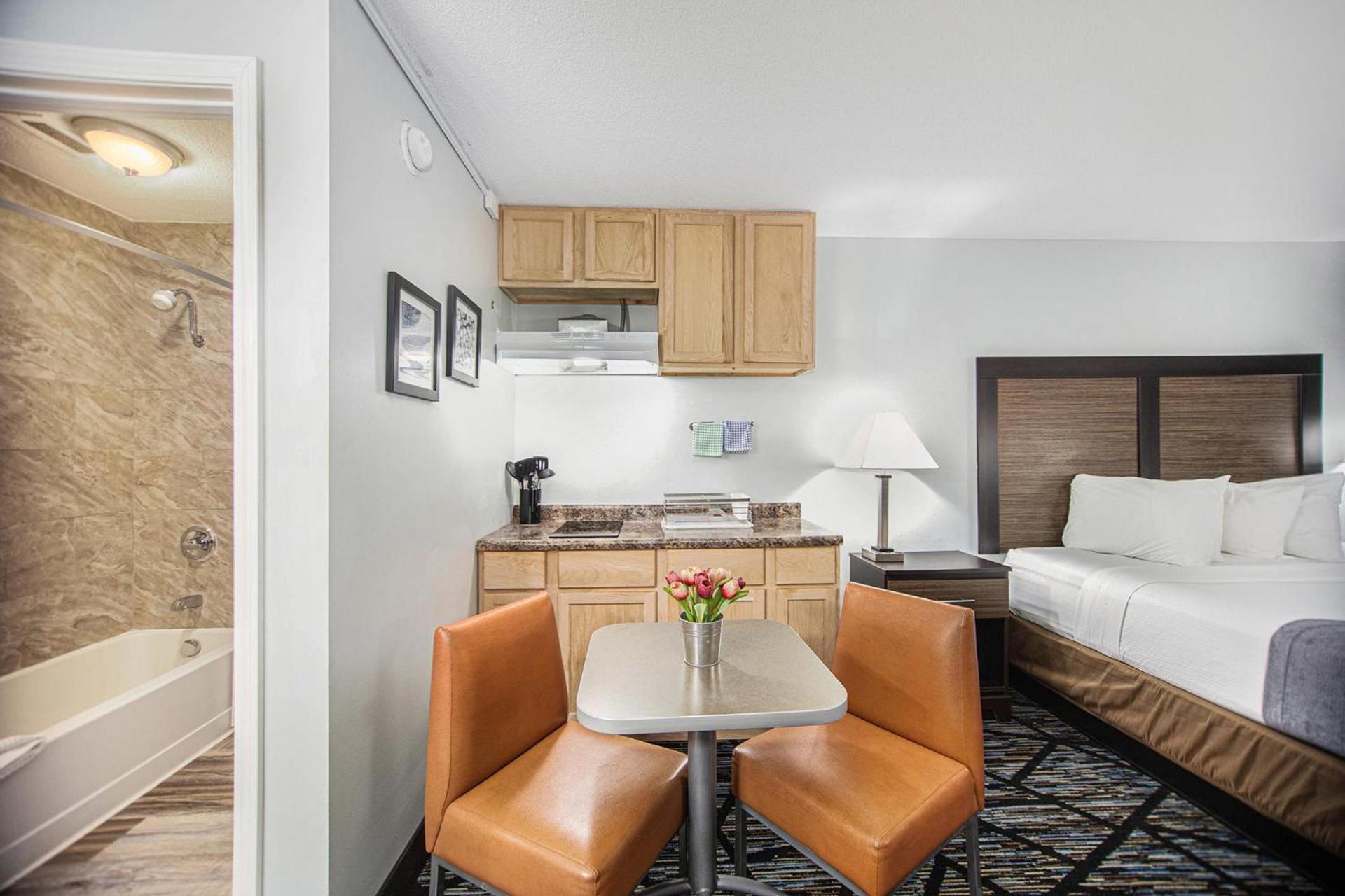 Baymont by Wyndham Grand Haven photo 55