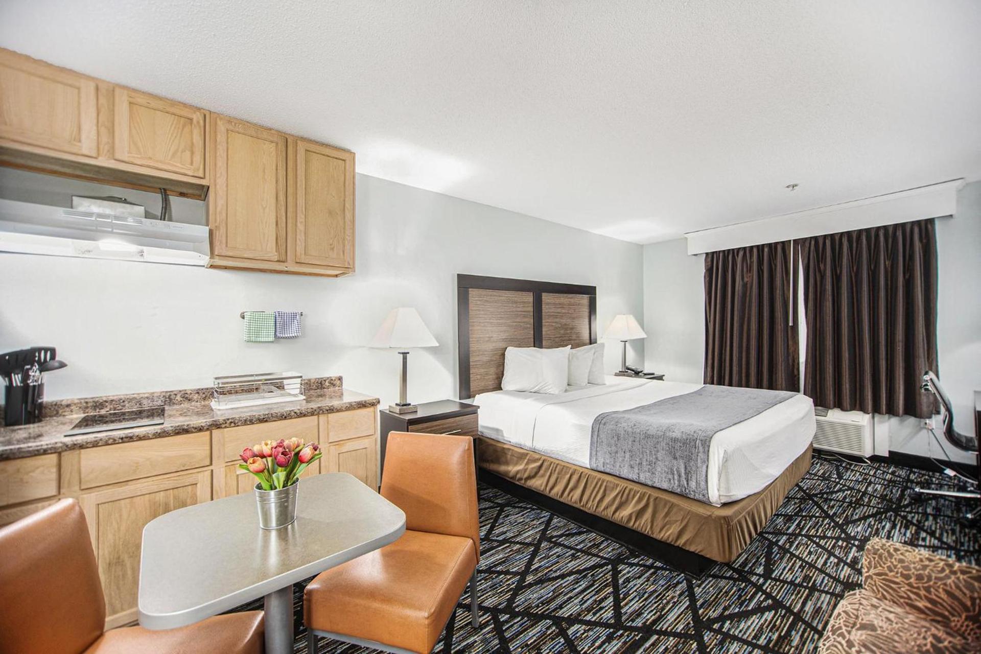 Baymont by Wyndham Grand Haven photo 57