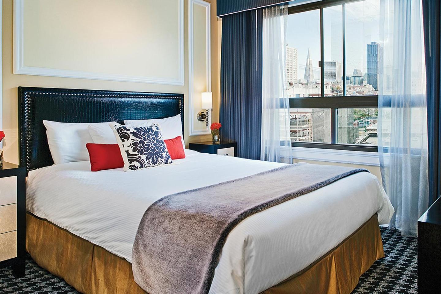 Deluxe Union Square Suites photo 8