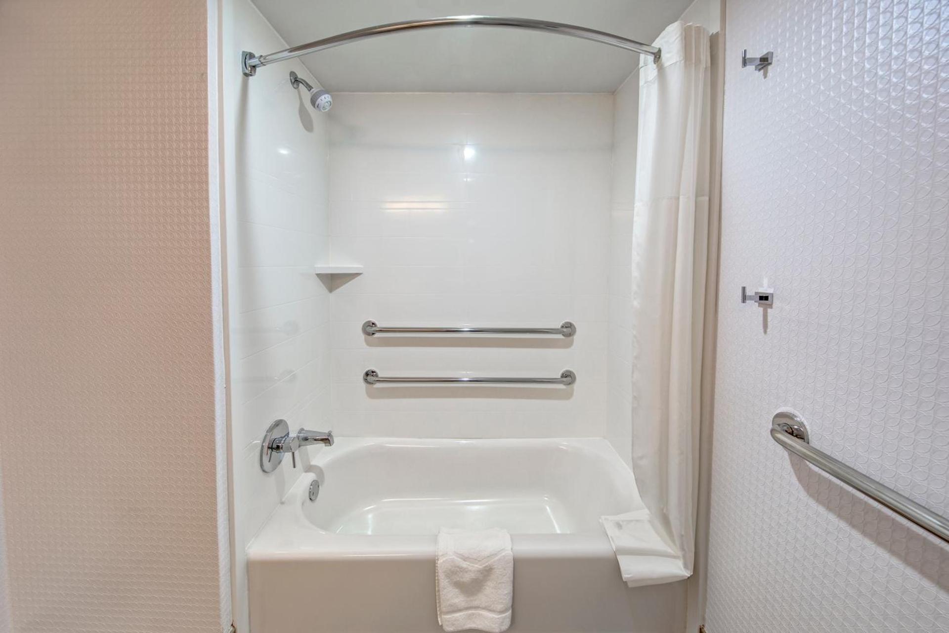 Hampton Inn Orlando-Maingate South photo 26
