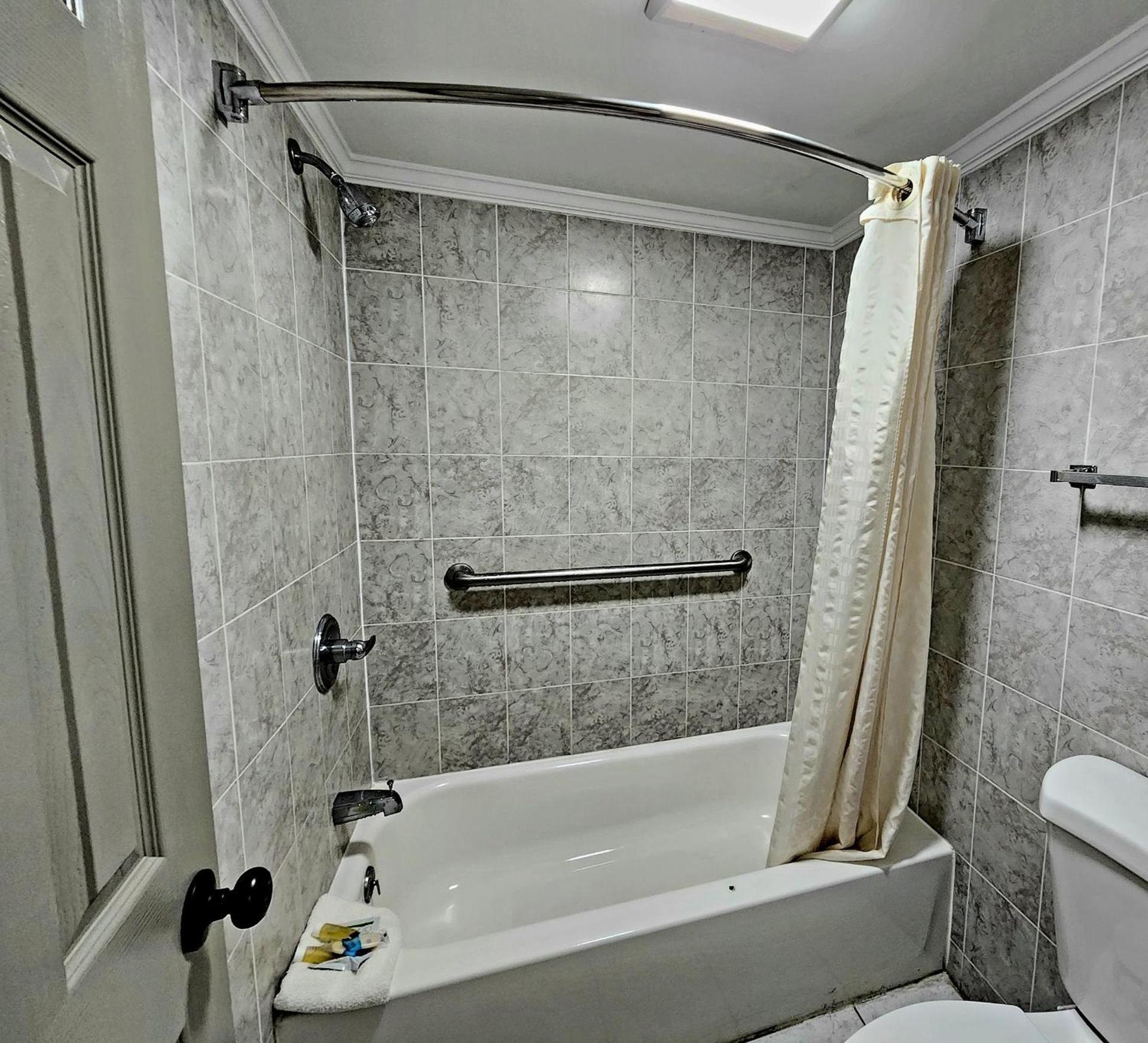 Days Inn by Wyndham Slidell photo 22