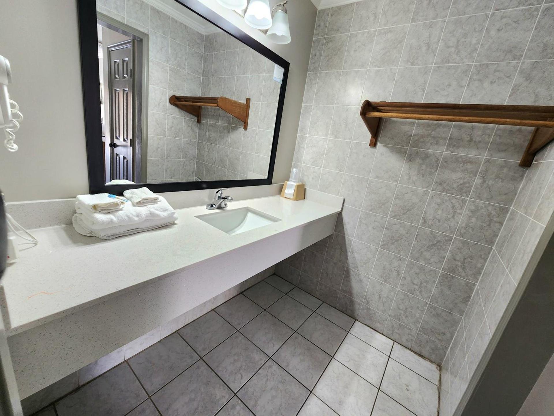 Days Inn by Wyndham Slidell photo 27