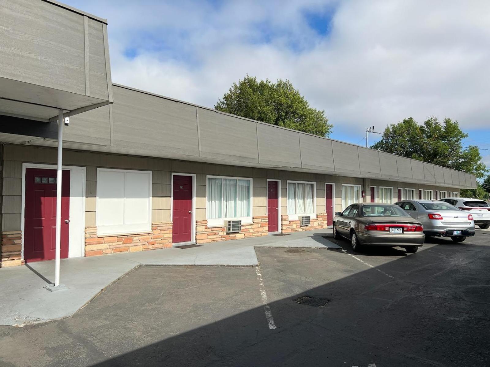 REGENCY INN photo 2