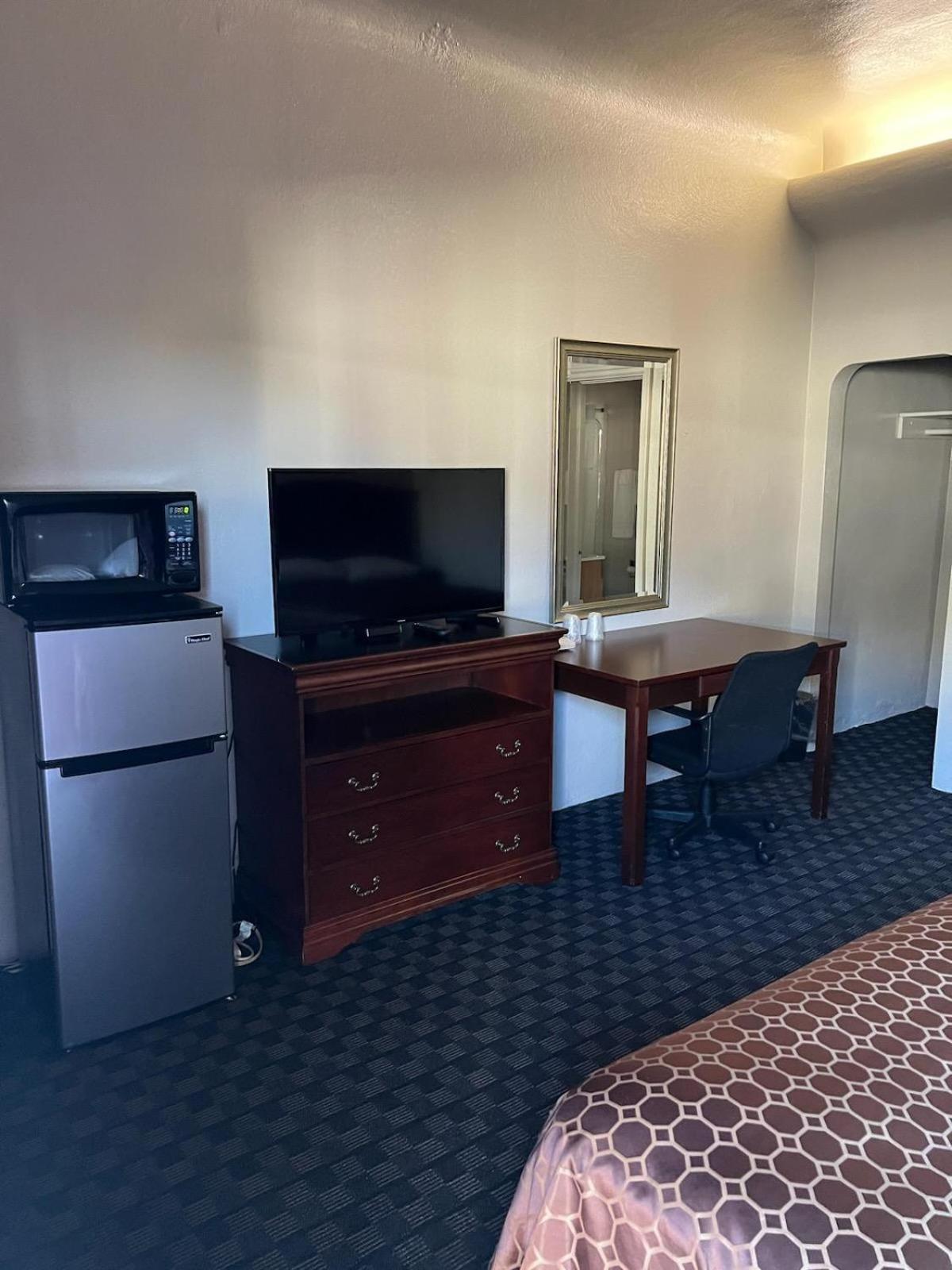 REGENCY INN photo 6
