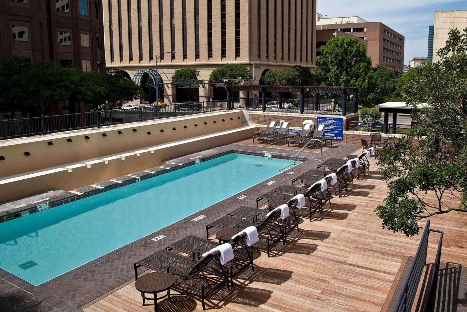DoubleTree Suites by Hilton Austin Downtown Capitol photo 7