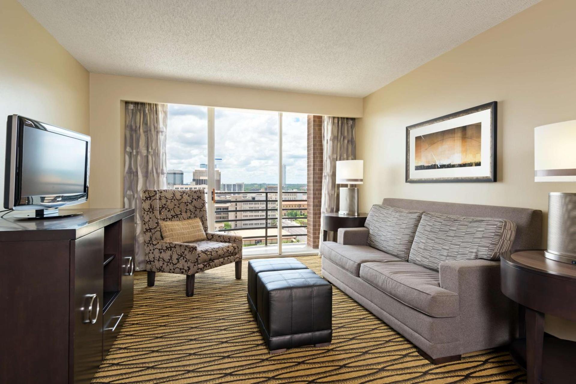 DoubleTree Suites by Hilton Austin Downtown Capitol photo 27