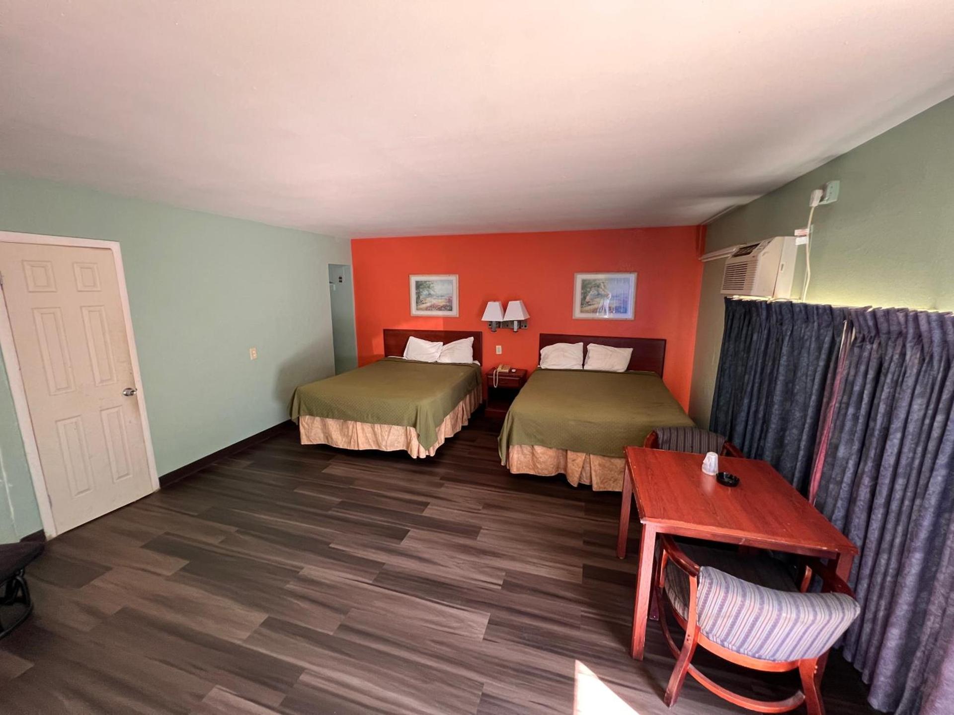 Town & Country Motel photo 4