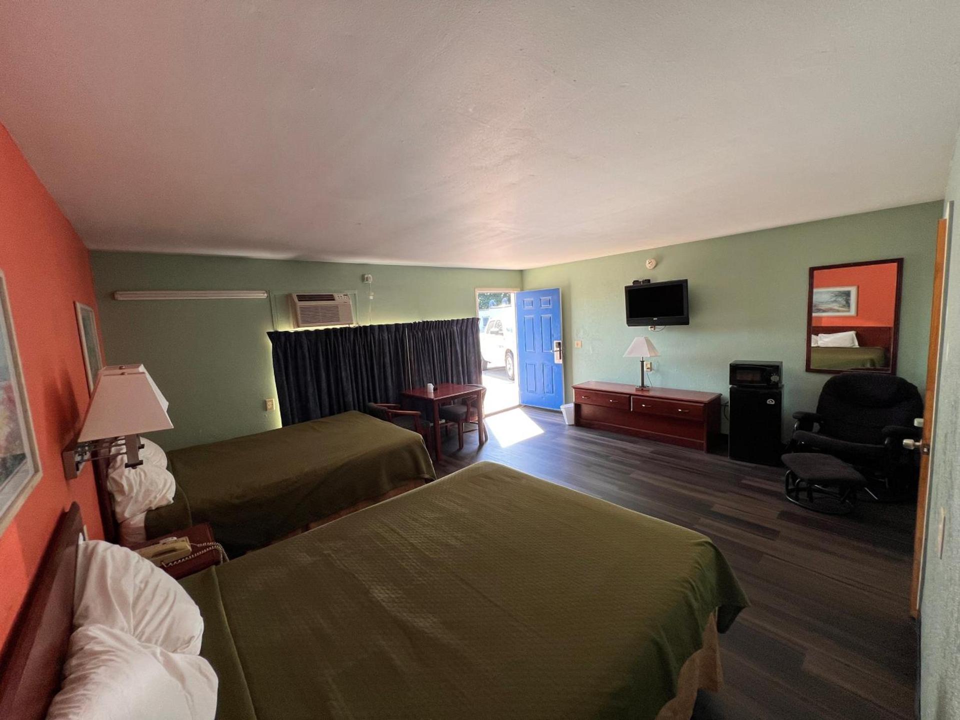 Town & Country Motel photo 10