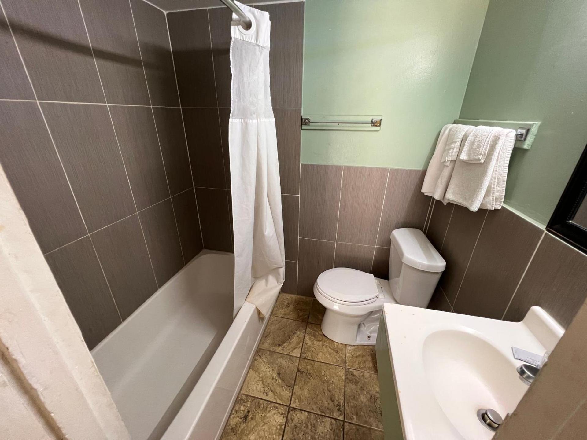 Town & Country Motel photo 14