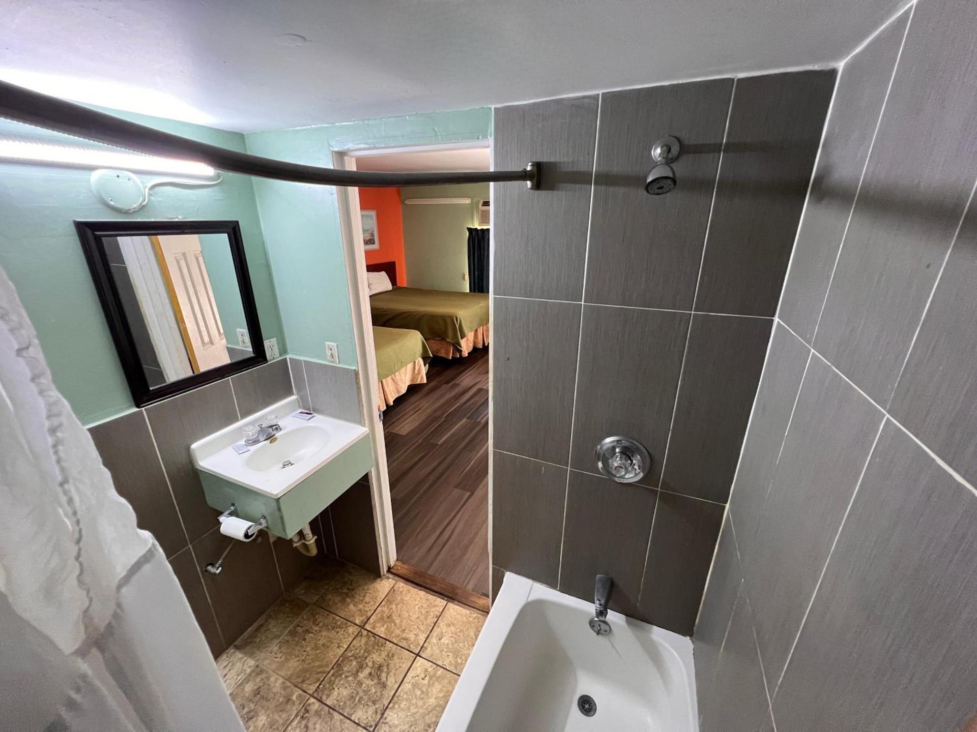 Town & Country Motel photo 12