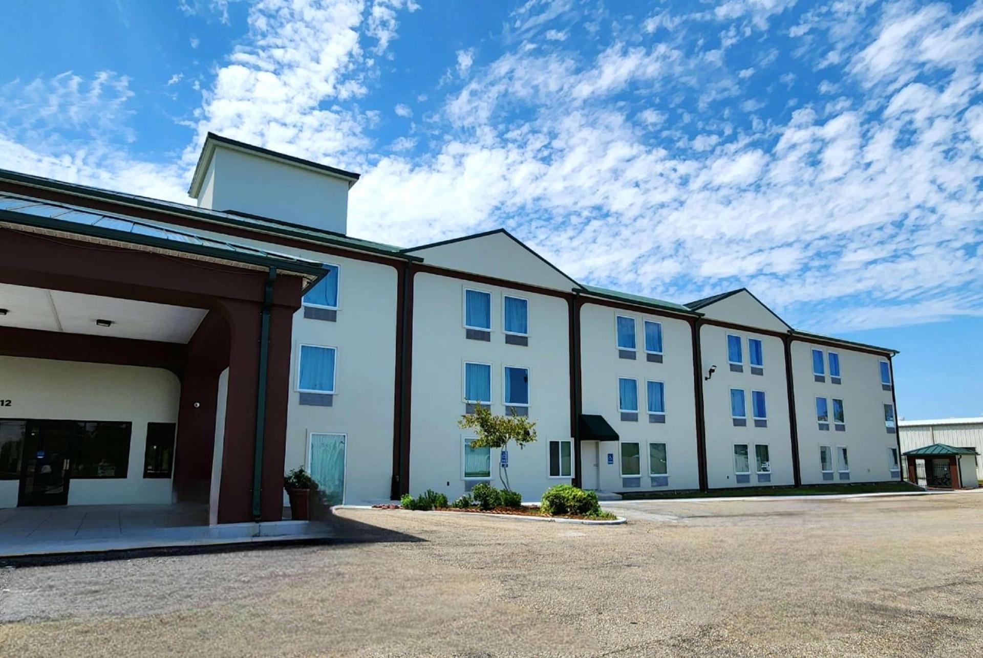 Days Inn by Wyndham LaPlace- New Orleans photo 3