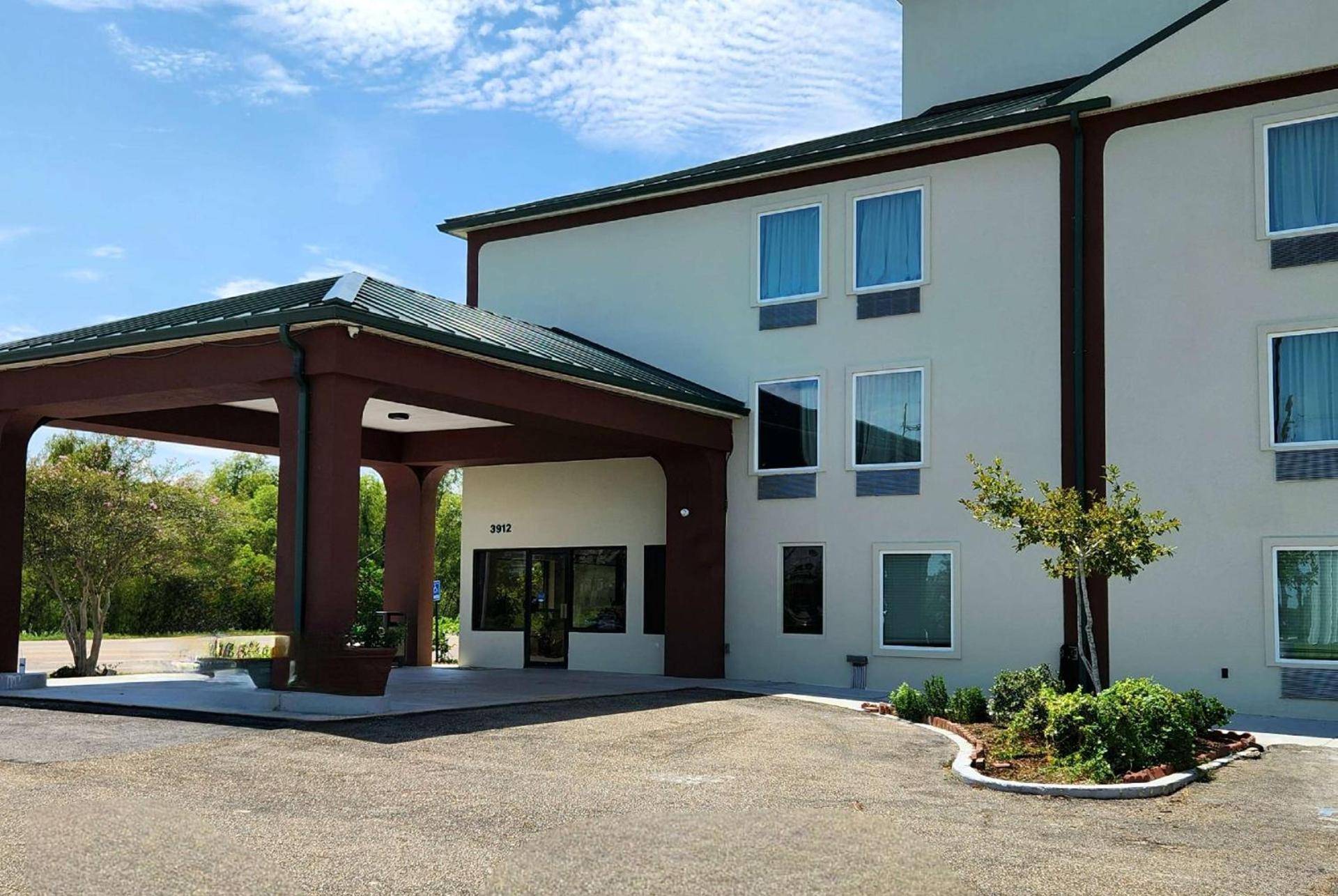 Days Inn by Wyndham LaPlace- New Orleans photo 4
