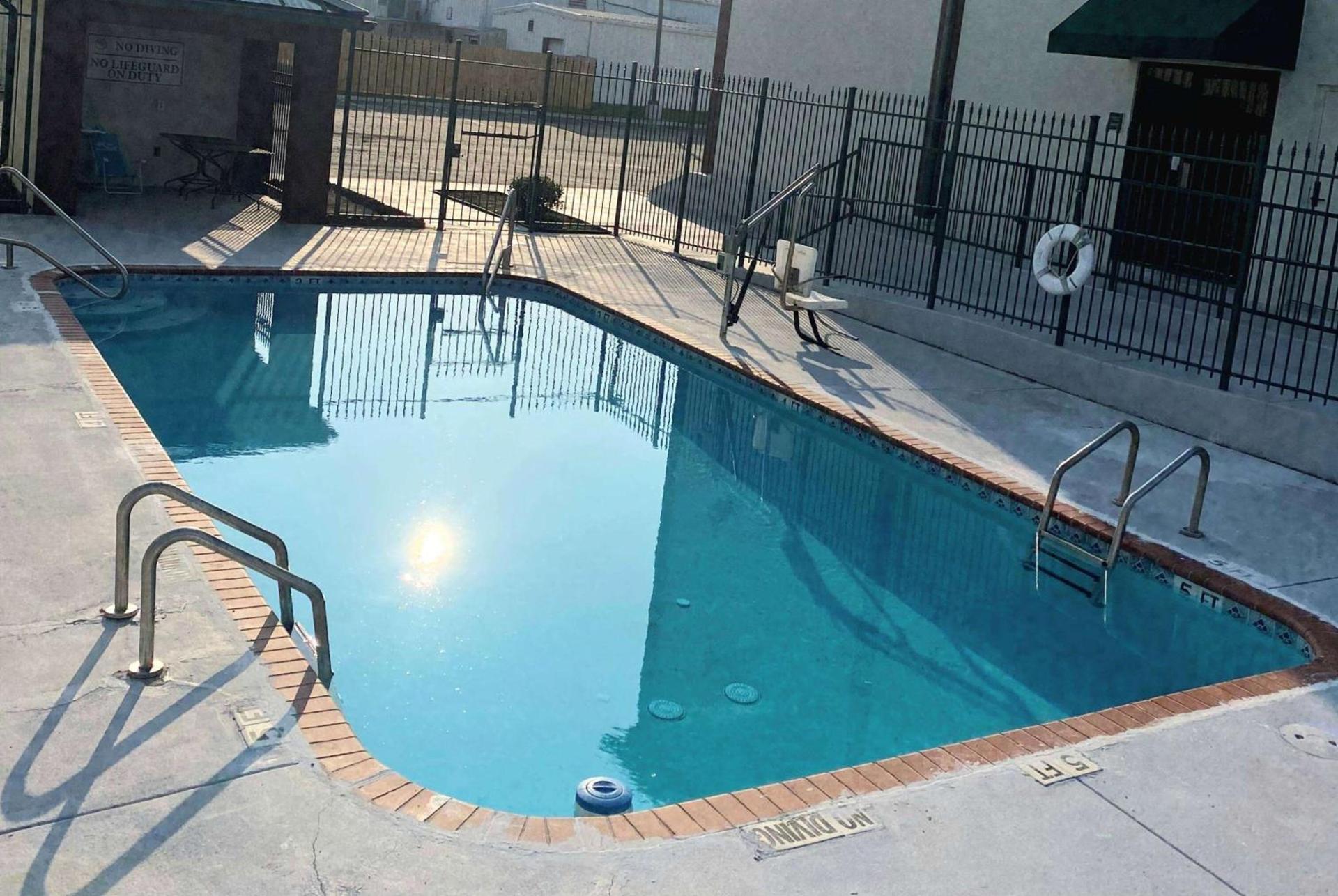 Days Inn by Wyndham LaPlace- New Orleans photo 9
