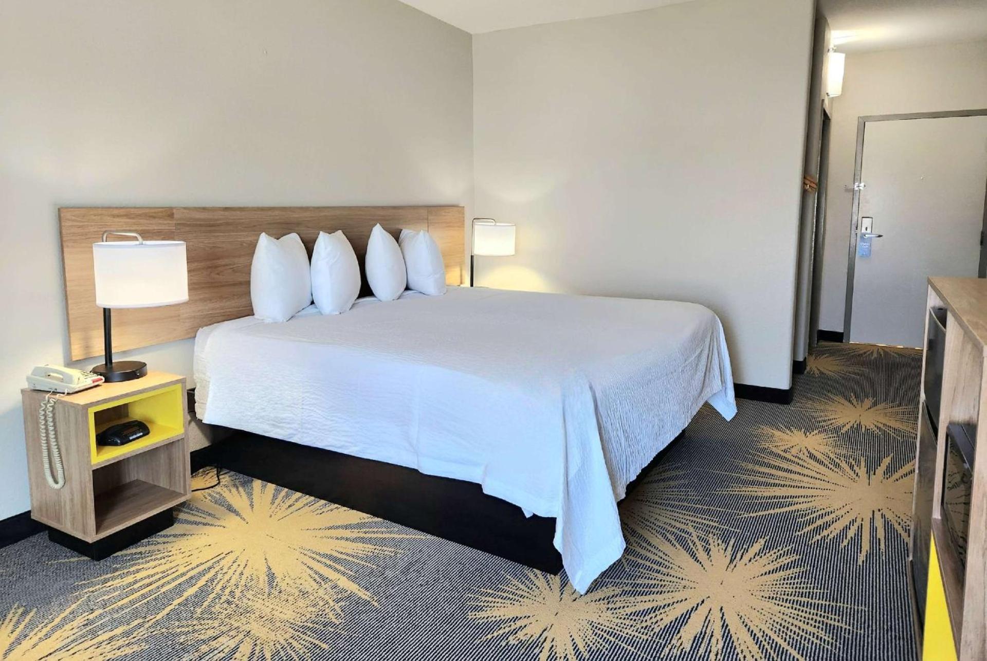 Days Inn by Wyndham LaPlace- New Orleans photo 11