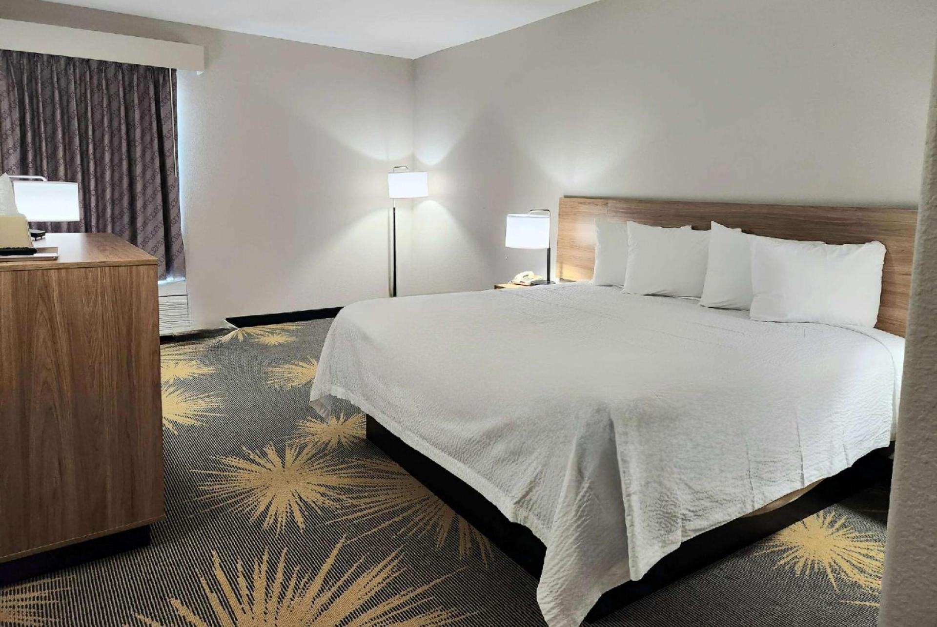Days Inn by Wyndham LaPlace- New Orleans photo 13