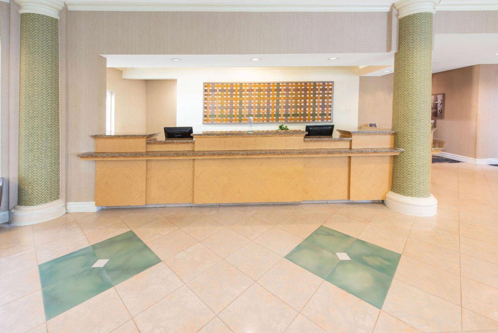 La Quinta by Wyndham Tampa Brandon Regency Park photo 5