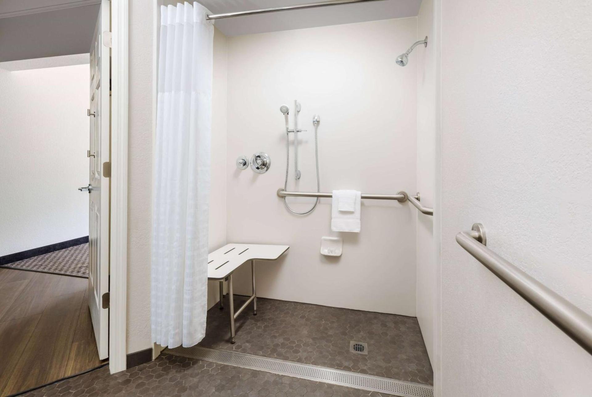 La Quinta by Wyndham Tampa Brandon Regency Park photo 22