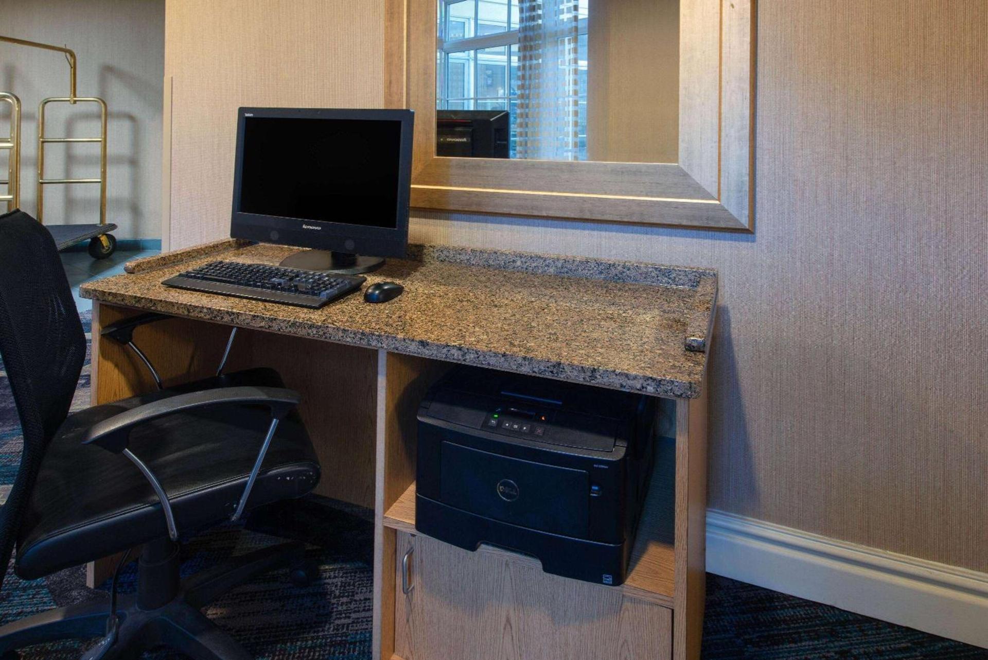 La Quinta by Wyndham Tampa Brandon Regency Park photo 24