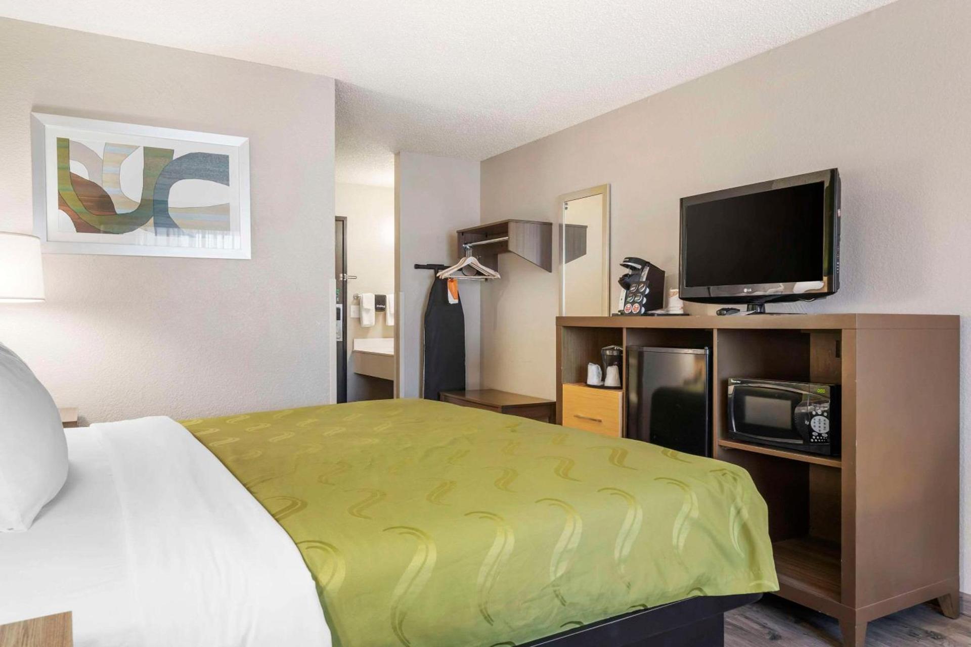 Quality Inn & Suites Delaware South photo 42