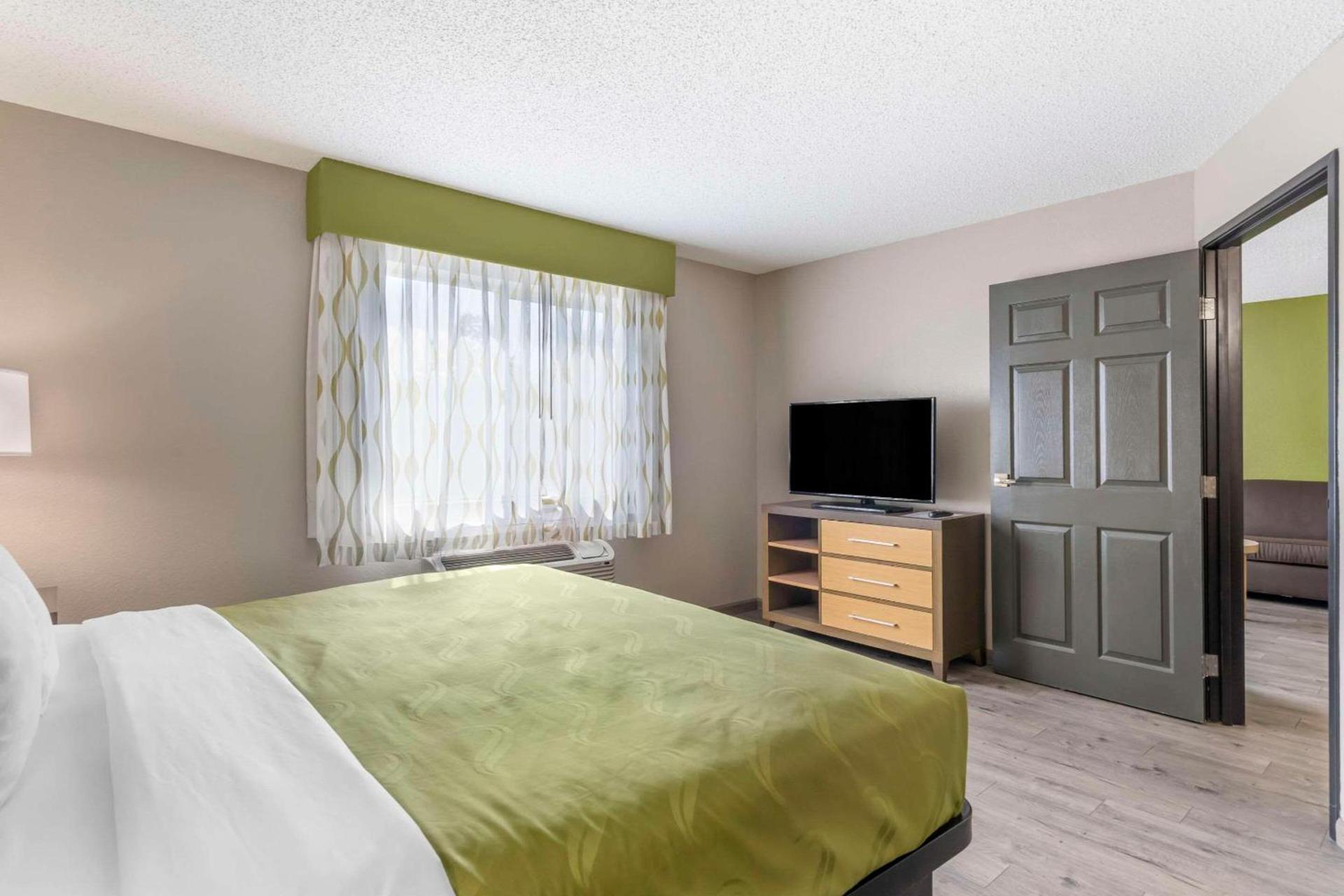Quality Inn & Suites Delaware South photo 45