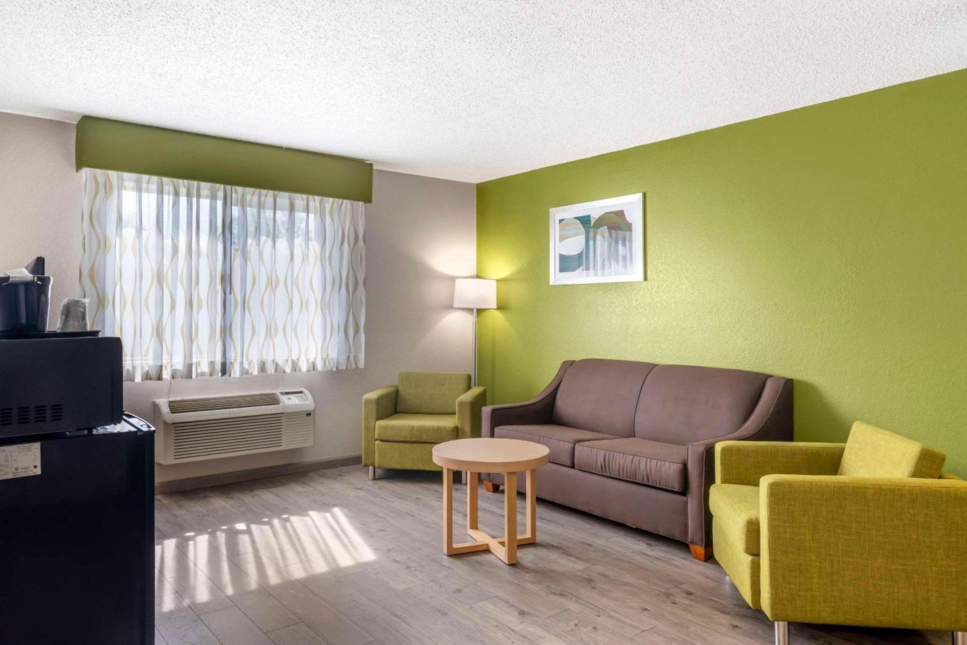 Quality Inn & Suites Delaware South photo 47