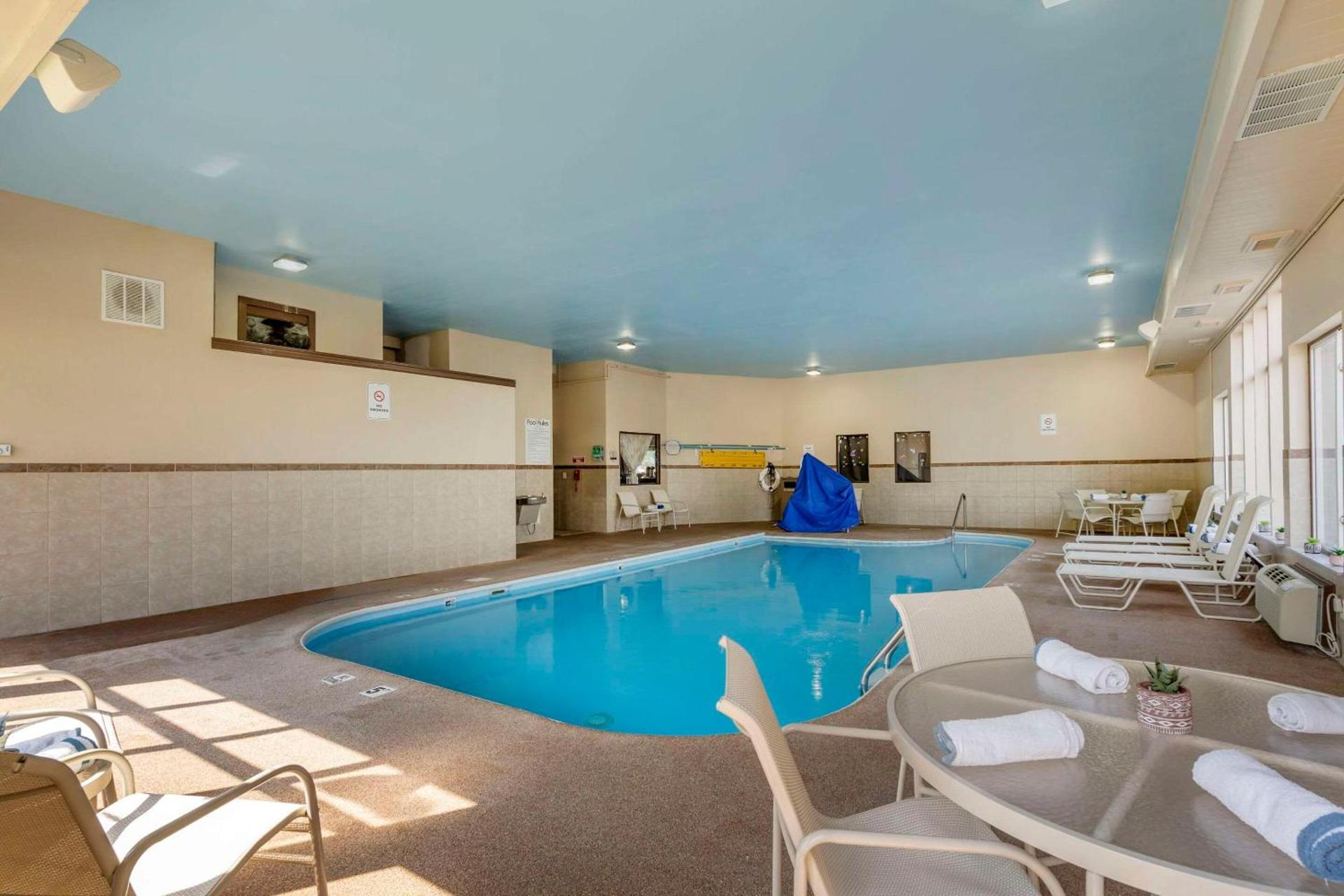 Quality Inn & Suites Delaware South photo 52
