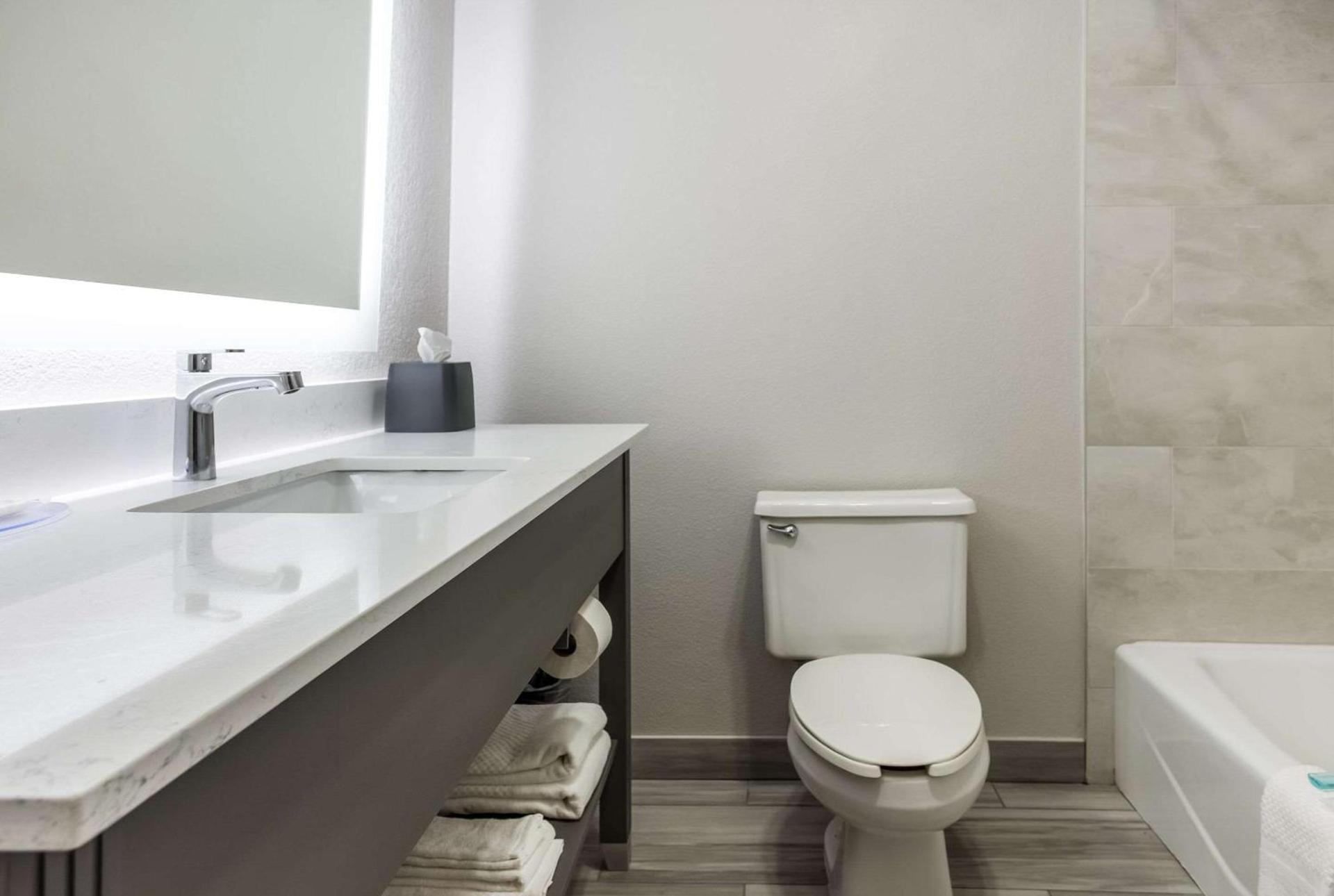 MainStay Suites Bourbonnais - Kankakee photo 53