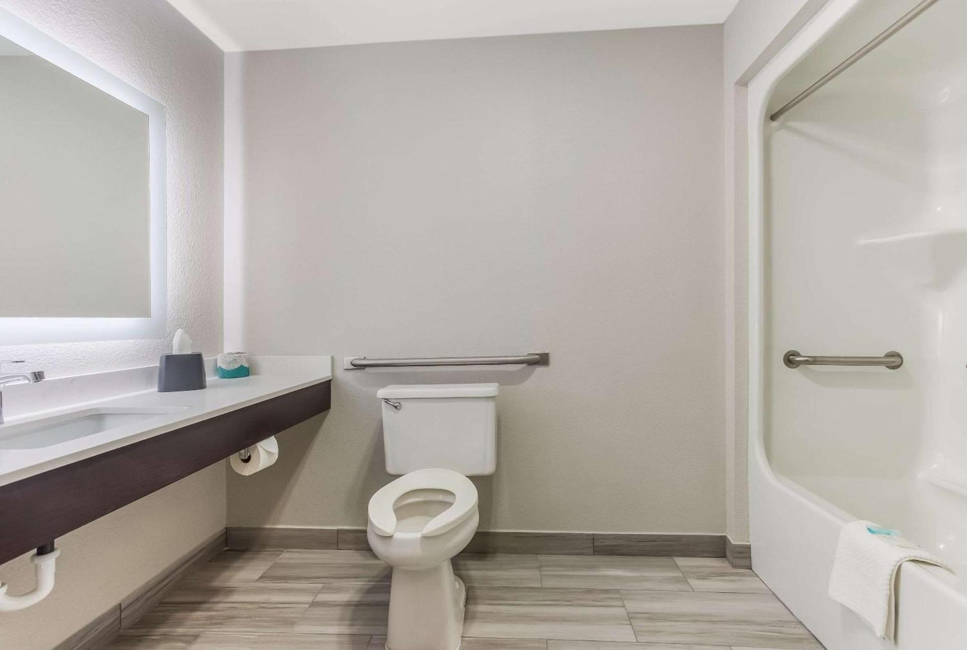 MainStay Suites Bourbonnais - Kankakee photo 54