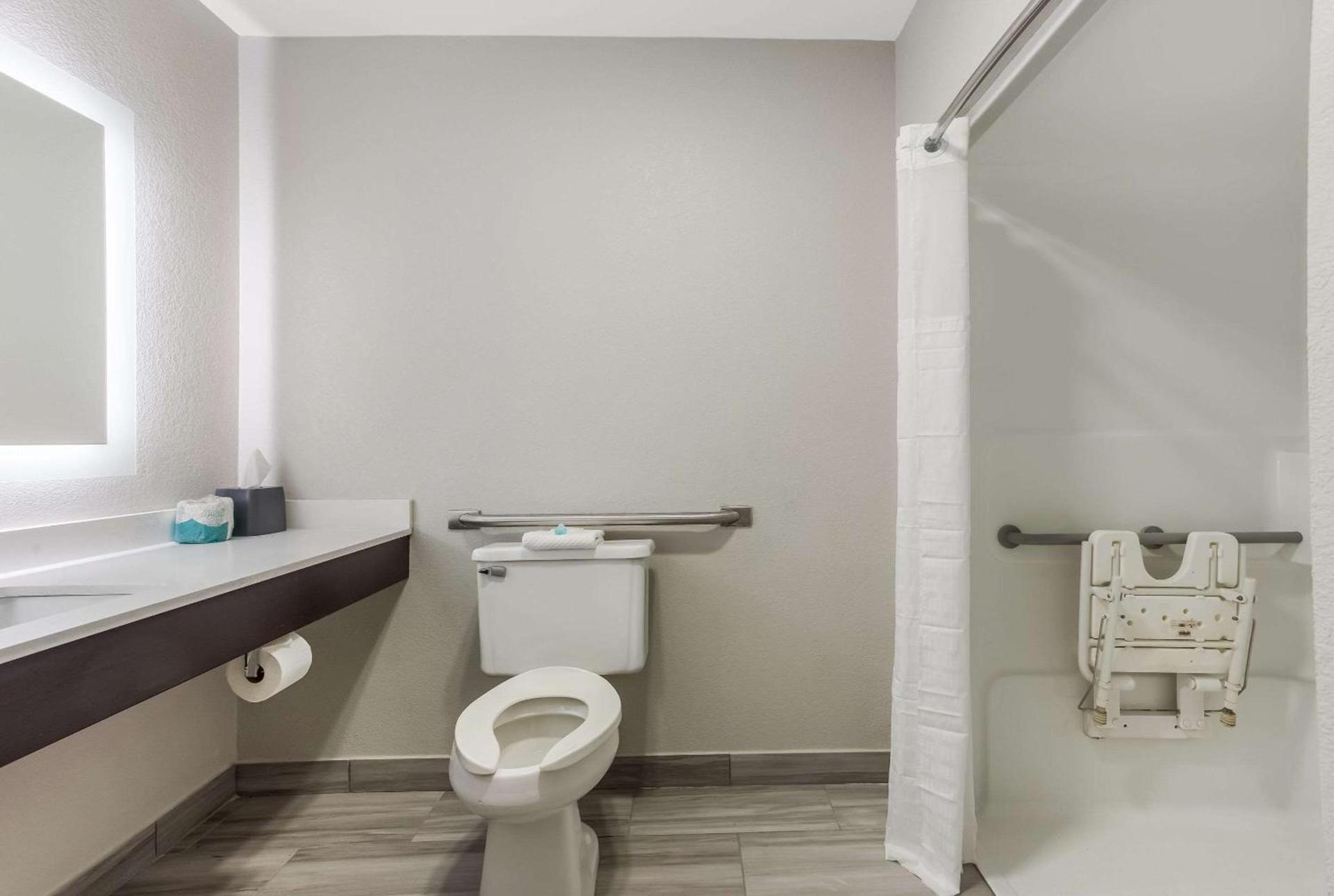 MainStay Suites Bourbonnais - Kankakee photo 55