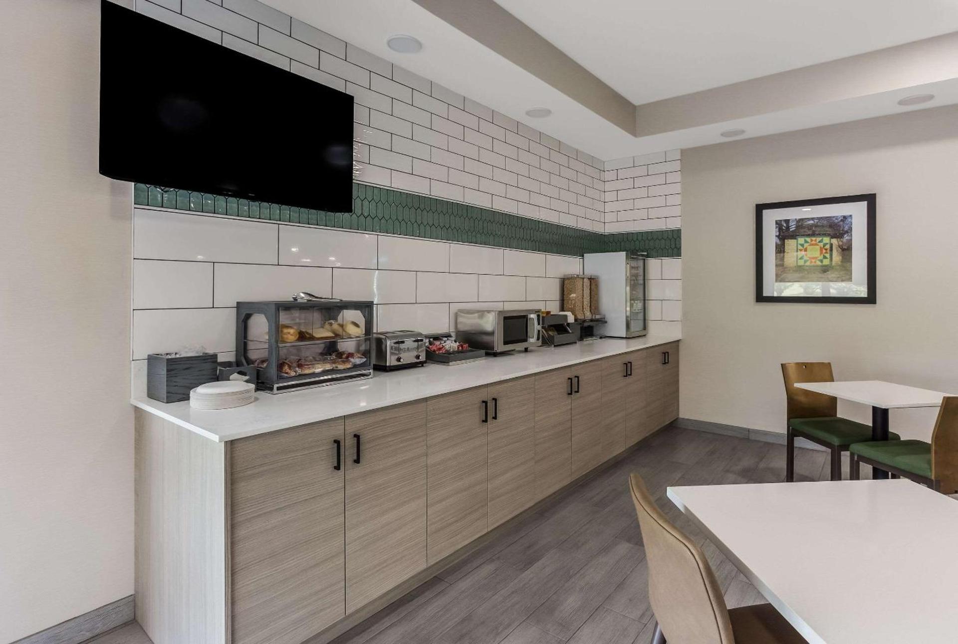 MainStay Suites Bourbonnais - Kankakee photo 32