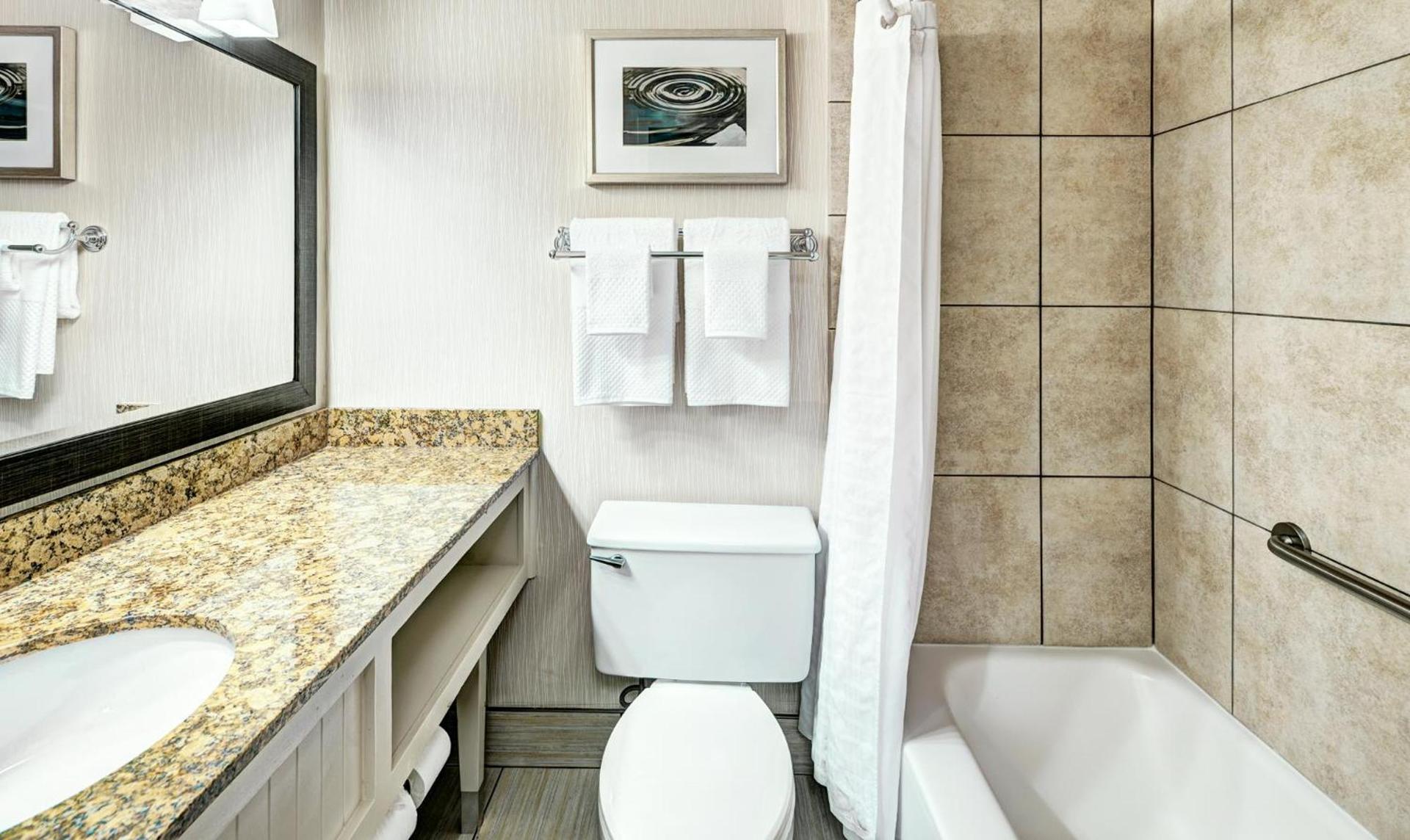 DoubleTree by Hilton Milwaukee Downtown photo 37