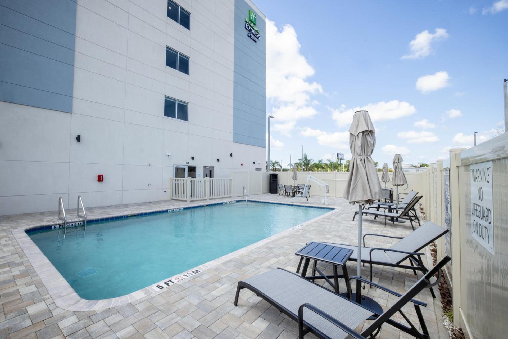 Holiday Inn Express & Suites Tampa Stadium - Airport Area by IHG photo 5