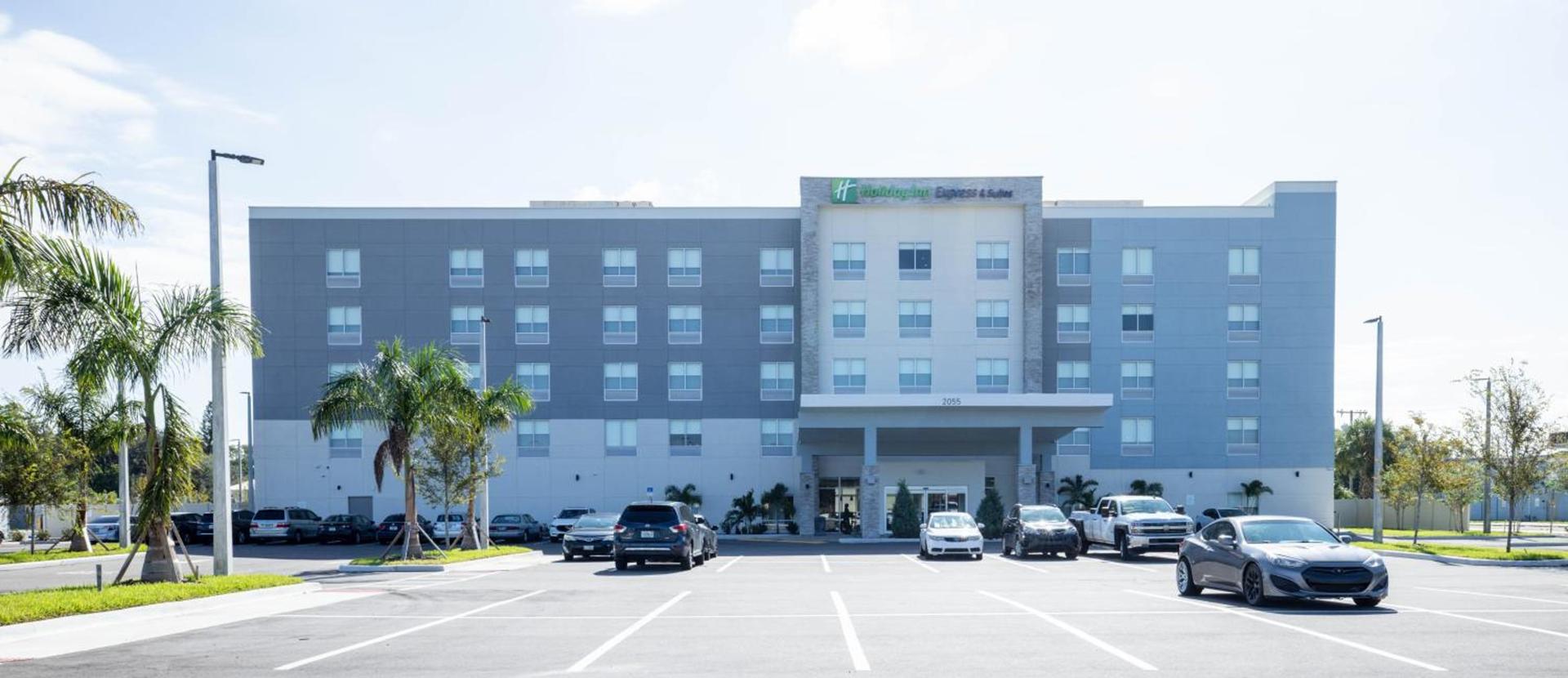 Holiday Inn Express & Suites Tampa Stadium - Airport Area by IHG photo 2