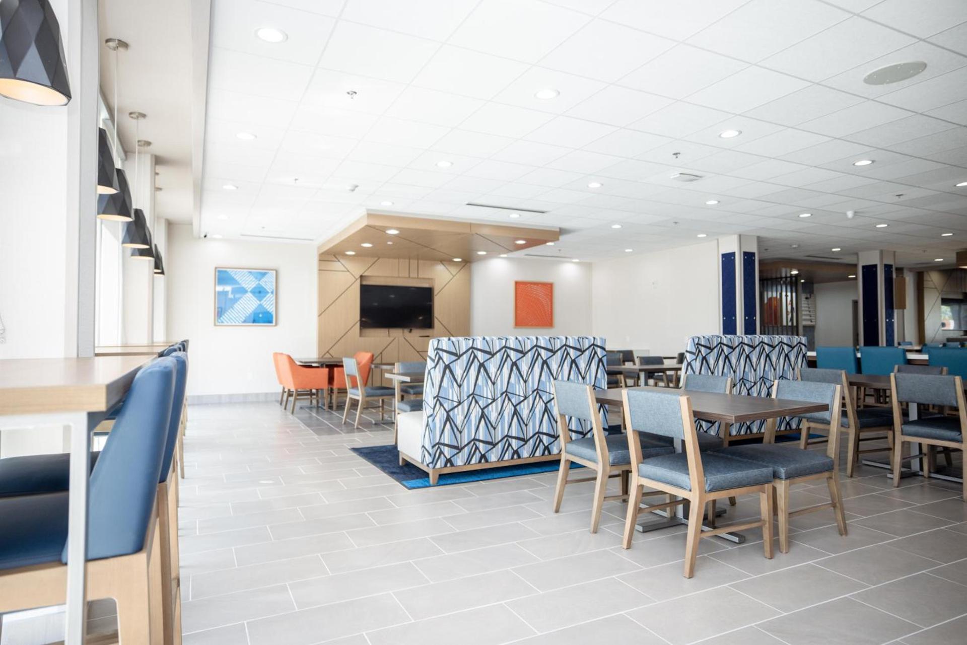 Holiday Inn Express & Suites Tampa Stadium - Airport Area by IHG photo 9