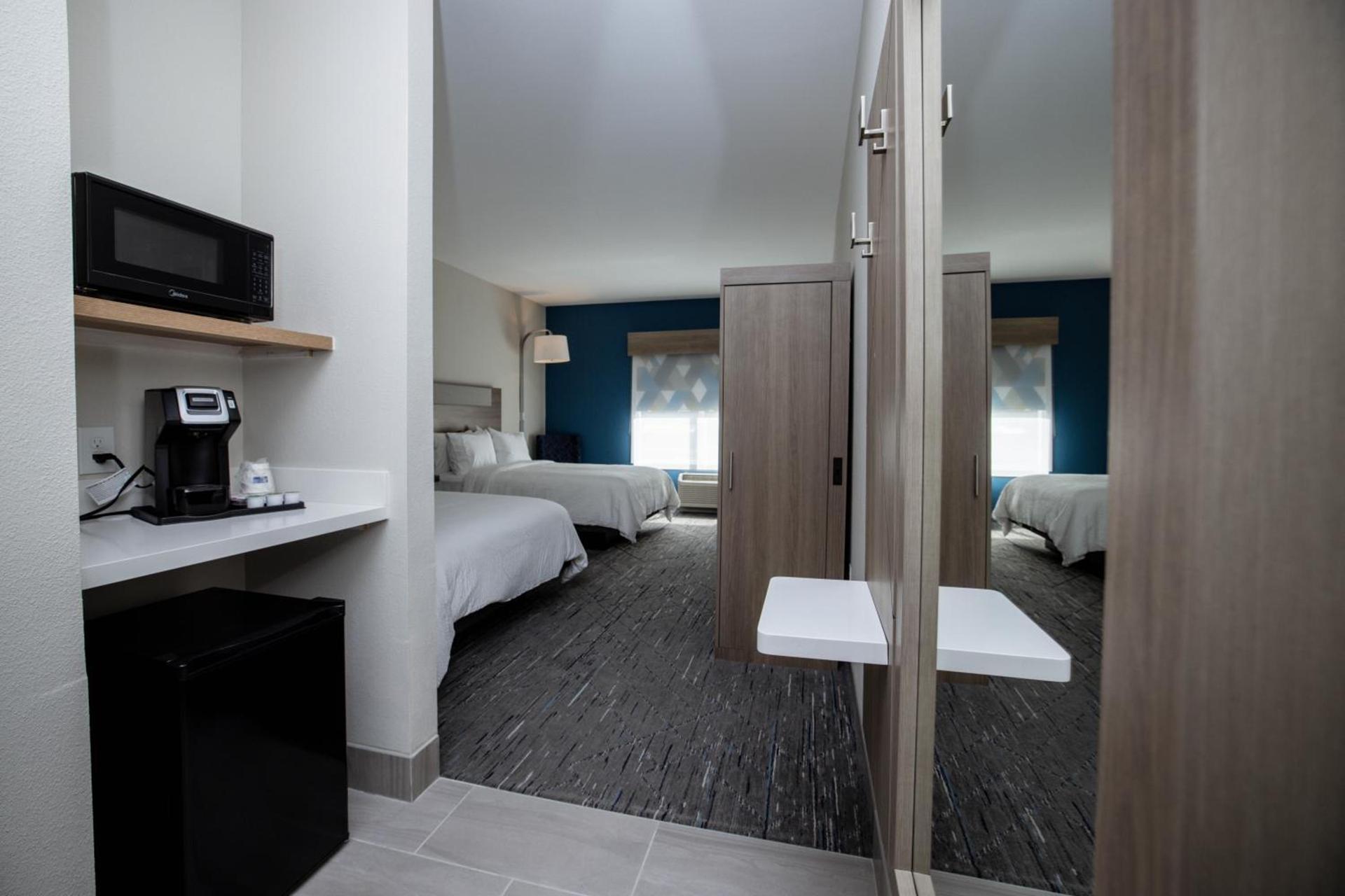Holiday Inn Express & Suites Tampa Stadium - Airport Area by IHG photo 17